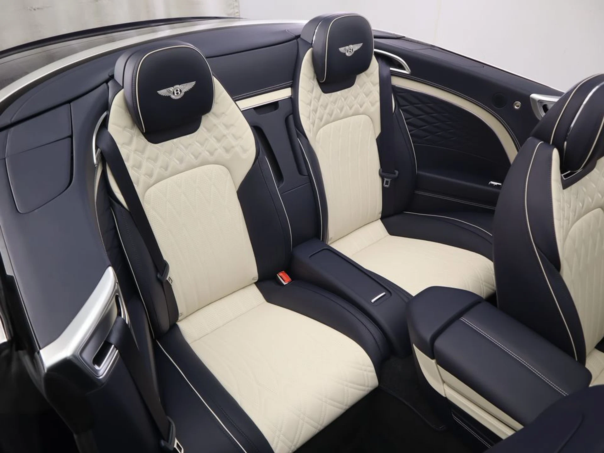 mph029_22737133_new_2026_bentley_continental_gtc_8119_22981514_30_1024_38bbc127bf