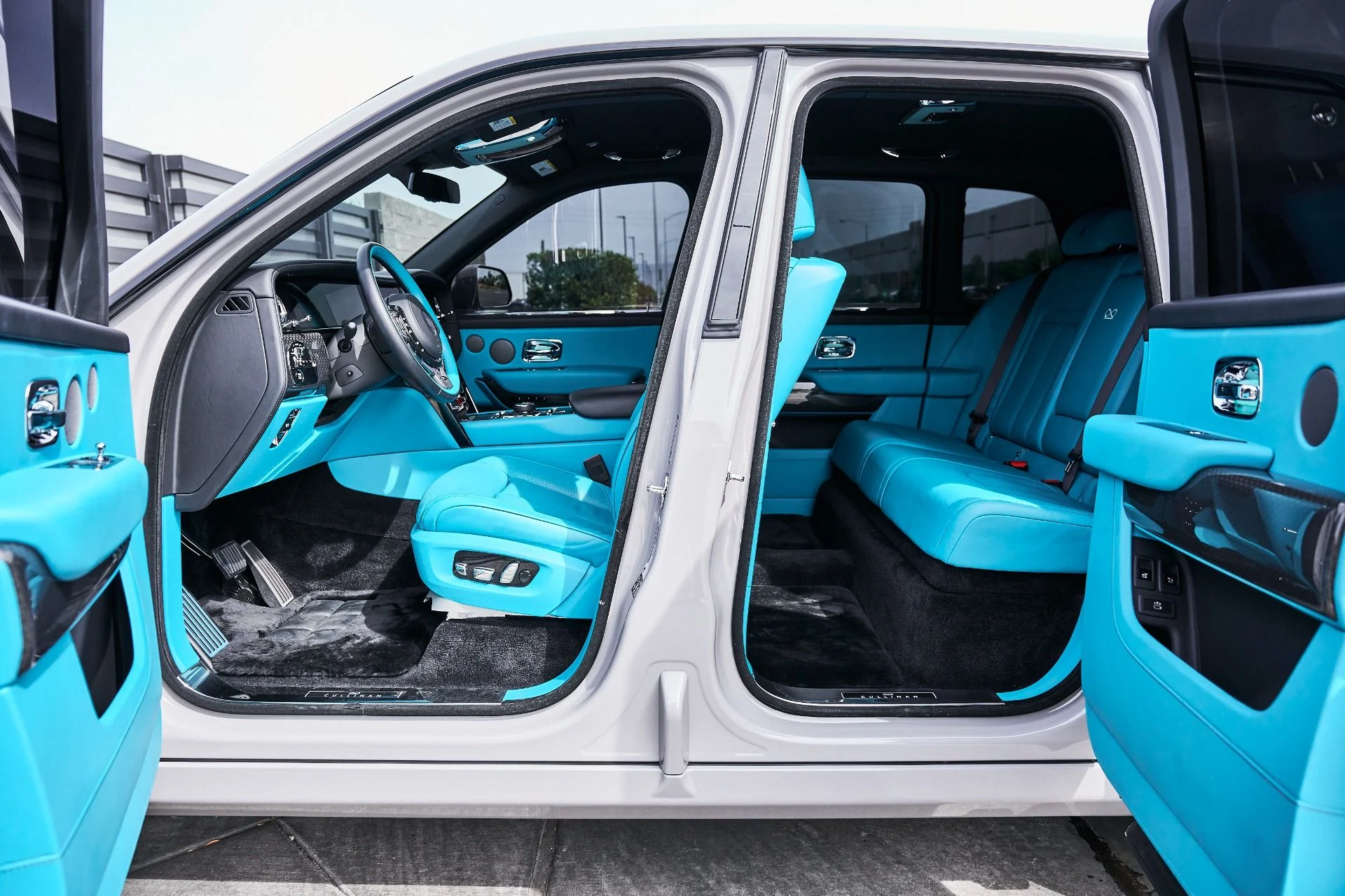 mph029_2276485582_Used_2025_Rolls_Royce_Cullinan_Black_Badge_1774912481_95caabfcd4