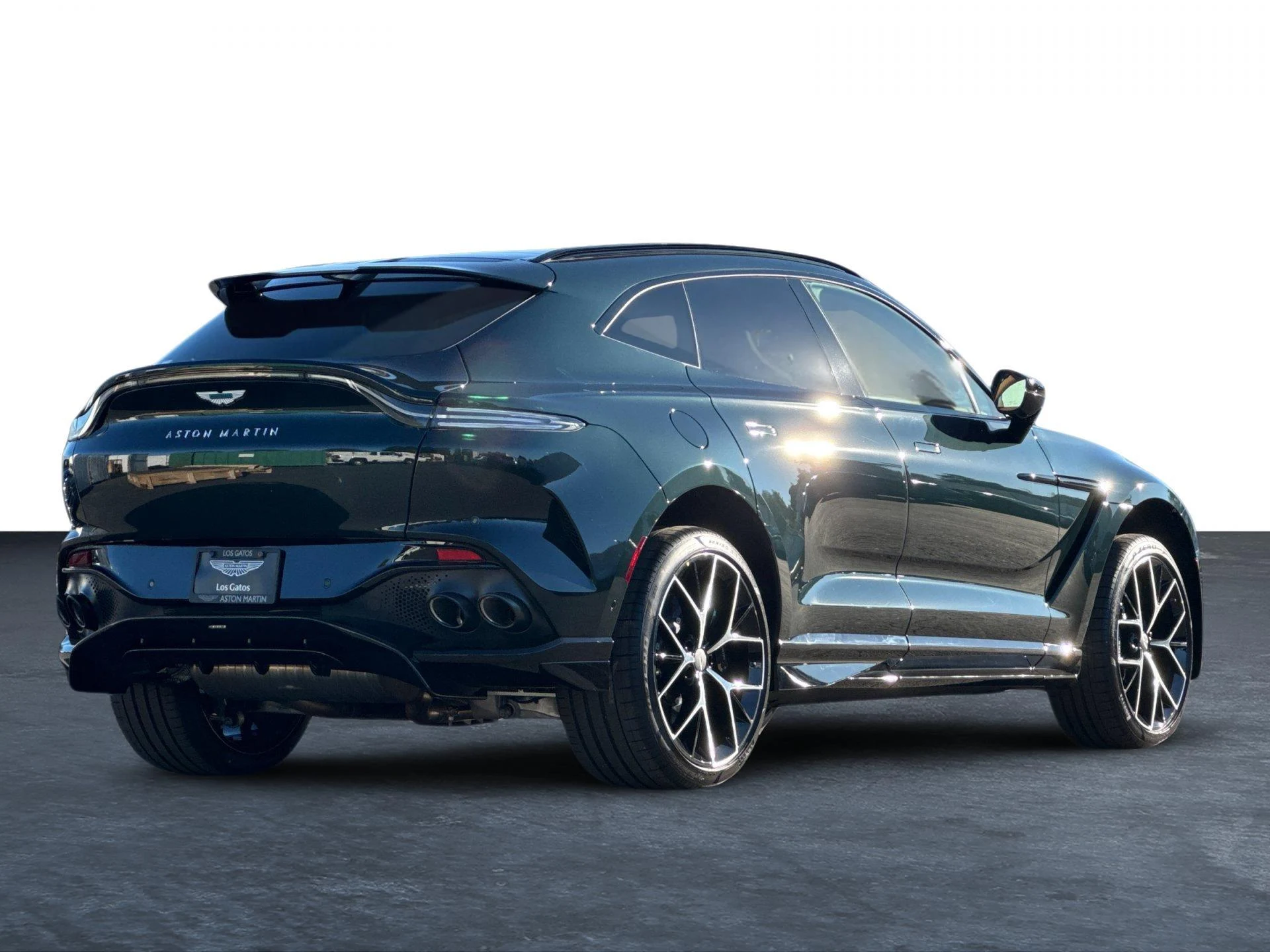 mph029_2283417827_New_2026_Aston_Martin_DBX_707_1768403585_1326056700