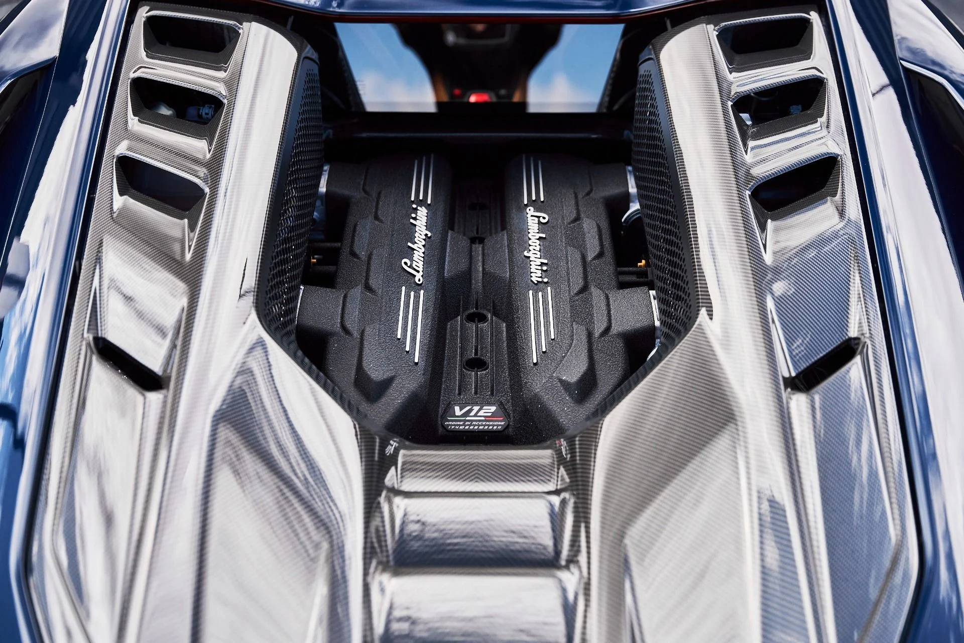 mph029_2286146337_Used_2025_Lamborghini_Revuelto_Base_1777078099_85fbd8fad6