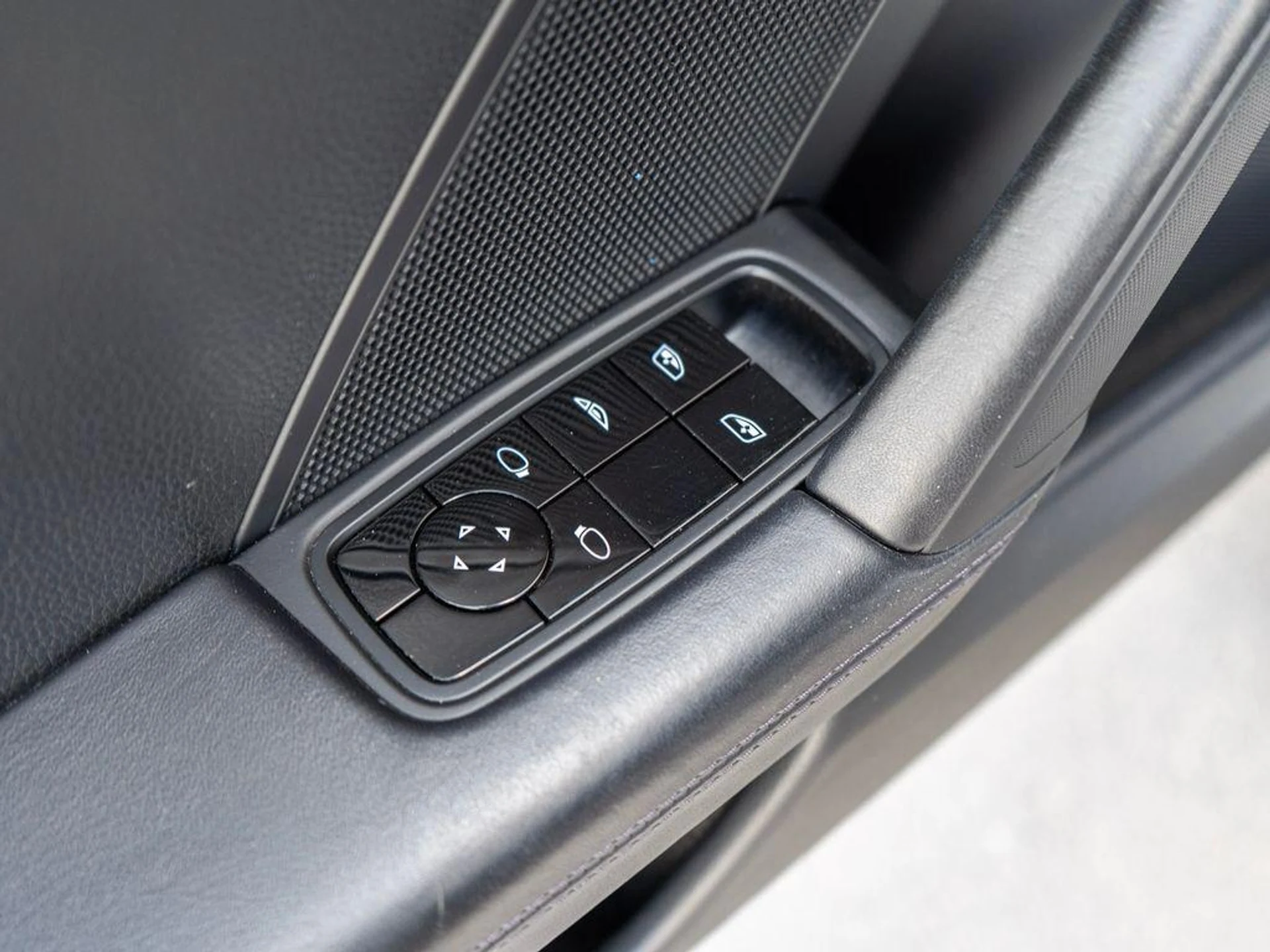 mph029_2298081054_VUC_Tjx_D3_J_Bb_U8ud_JH_Yp_za_F_Sdd_Q_916fad8c1c