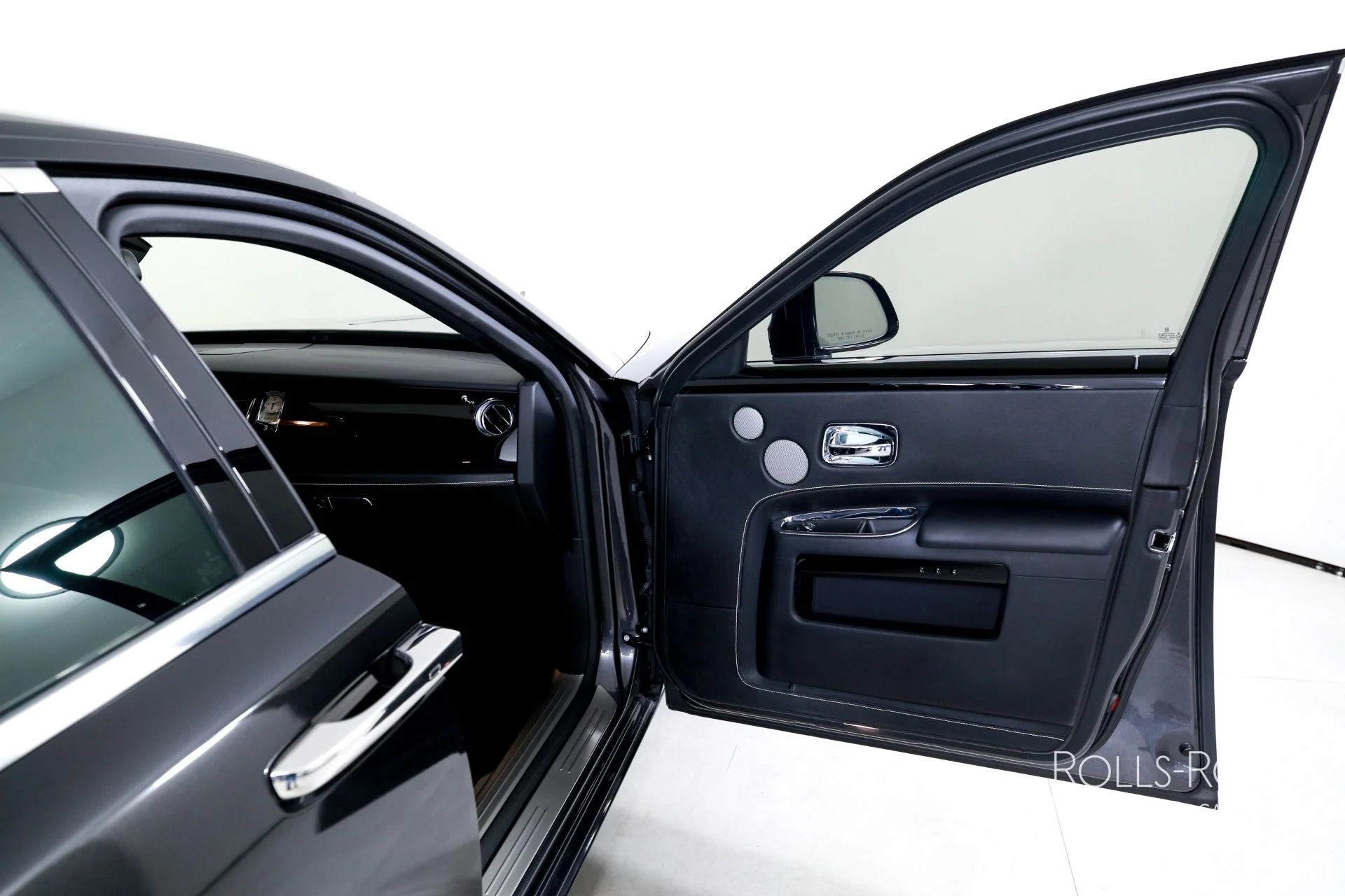 mph029_2298927335_Used_2015_Rolls_Royce_Ghost_1769450770_b515482f21