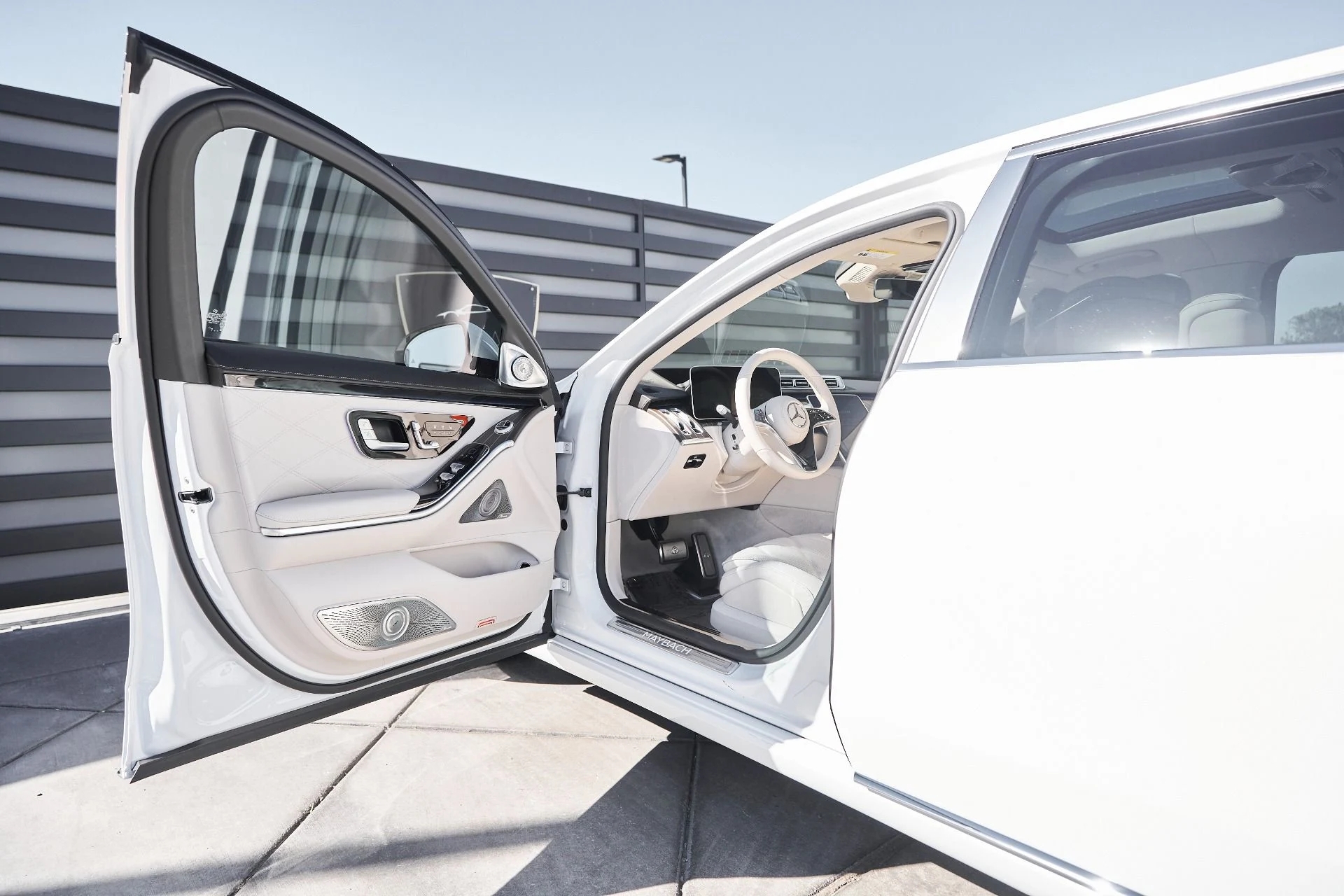 mph029_2304467731_Used_2025_Mercedes_Benz_S_Class_Maybach_S_680_1761611084_d8046ed7c4