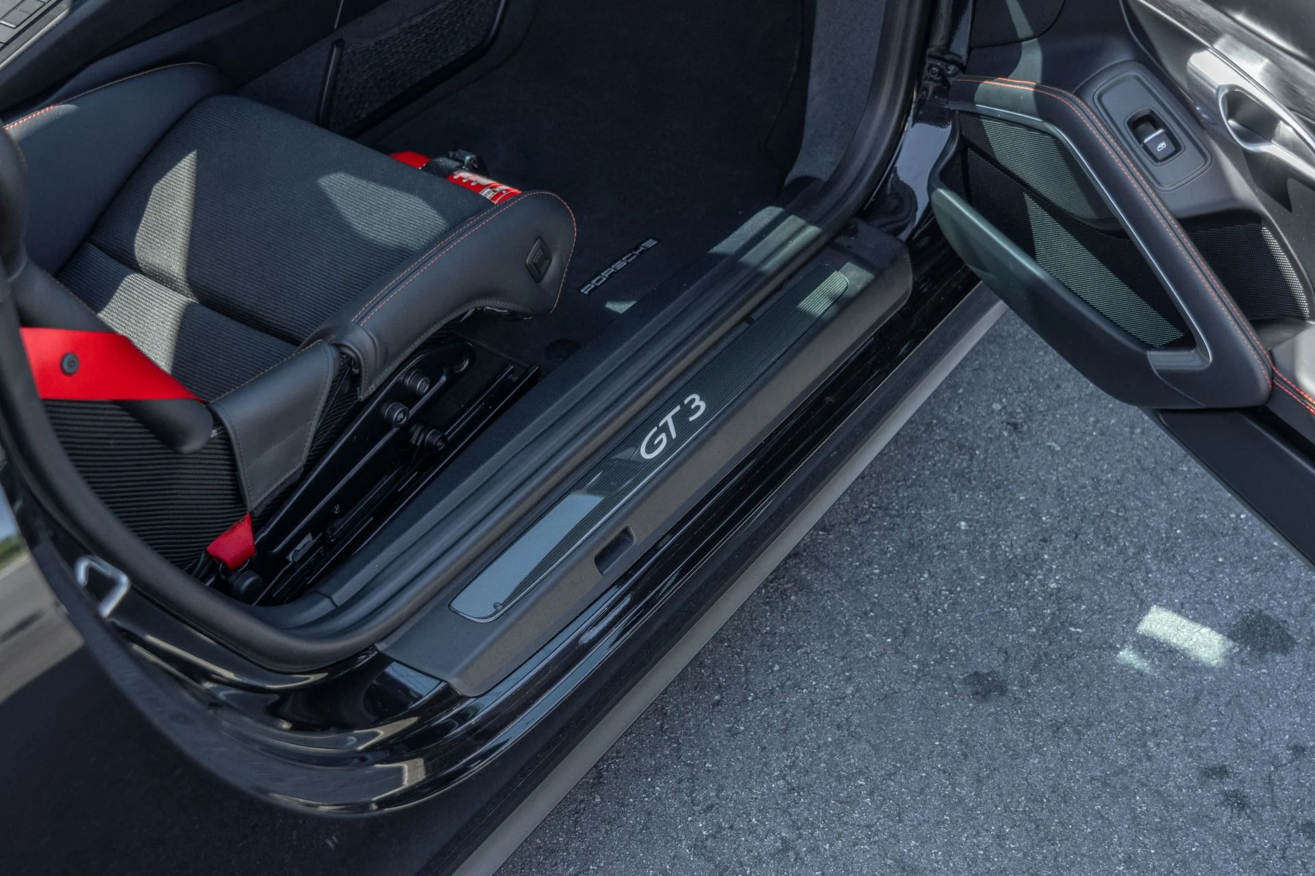 mph029_2306418246_Used_2019_Porsche_911_GT_3_Touring_1760739236_48db476d55