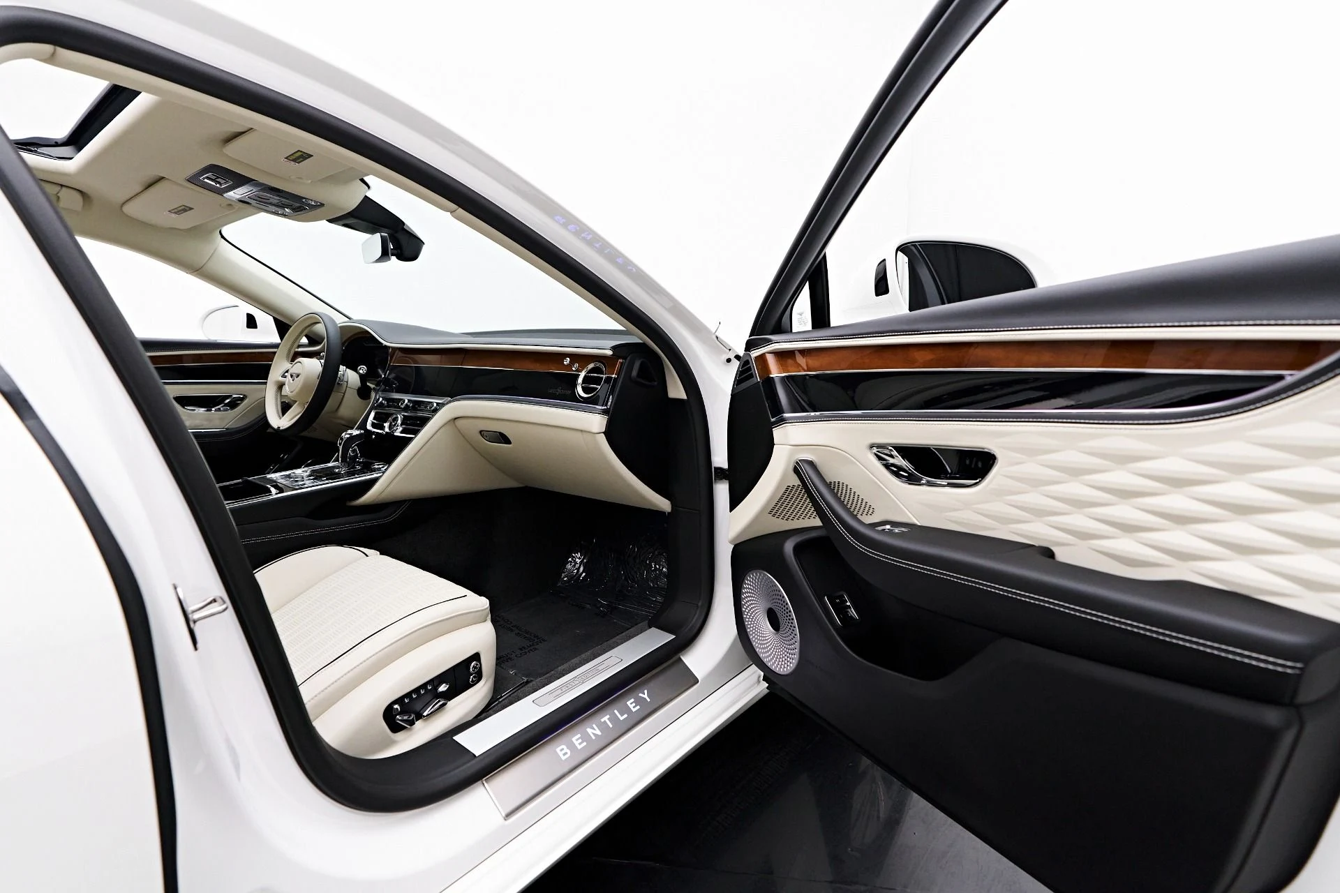 mph029_2306465495_Used_2021_Bentley_Flying_Spur_V8_1755391879_ac1bf3e694