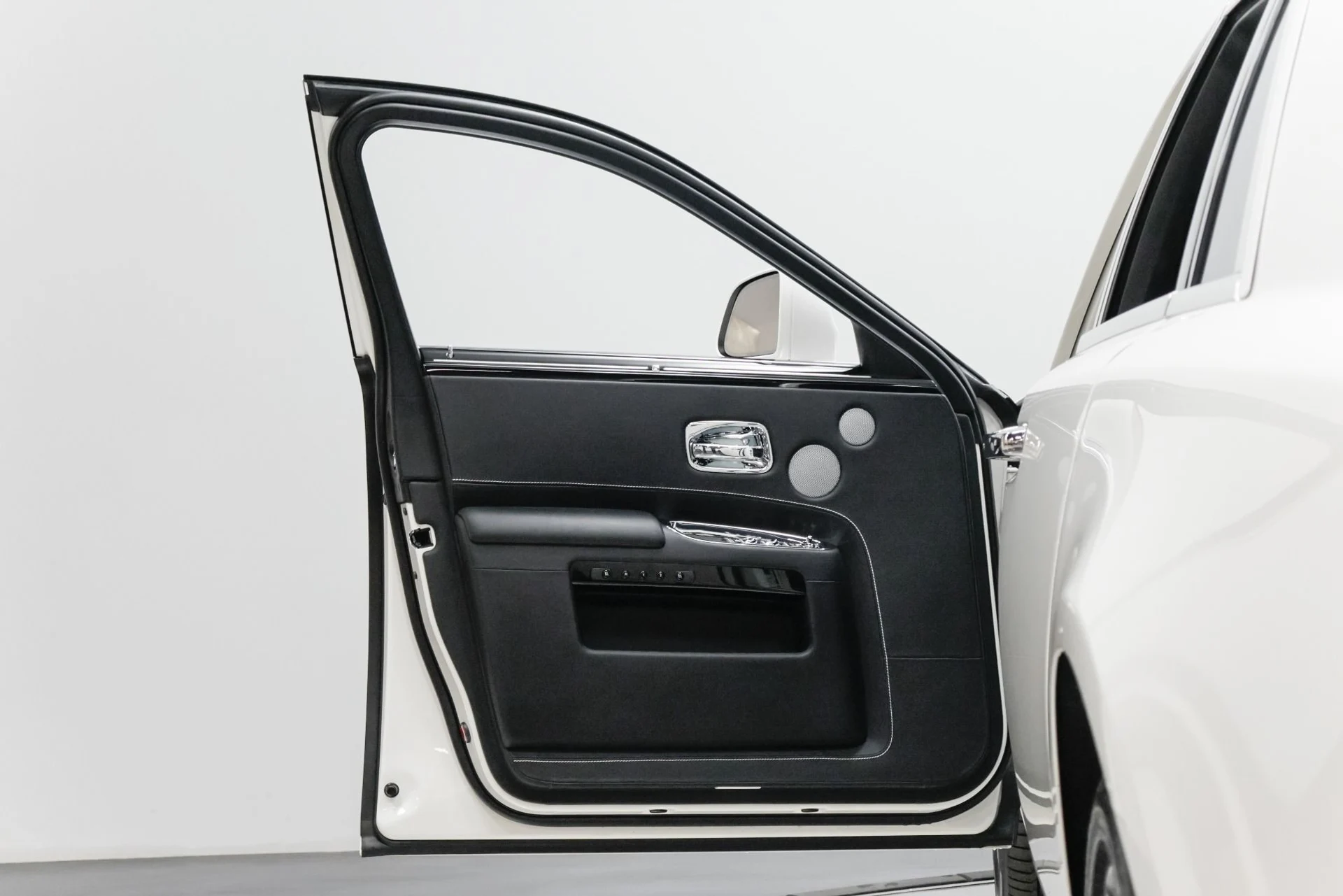 mph029_2309995563_Used_2016_Rolls_Royce_Ghost_Base_1761576592_bdbb57148b