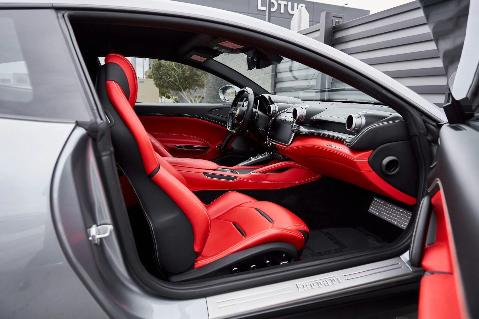 mph029_2311713294_Used_2020_Ferrari_GTC_4_Lusso_T_1766785889_0c953e4429