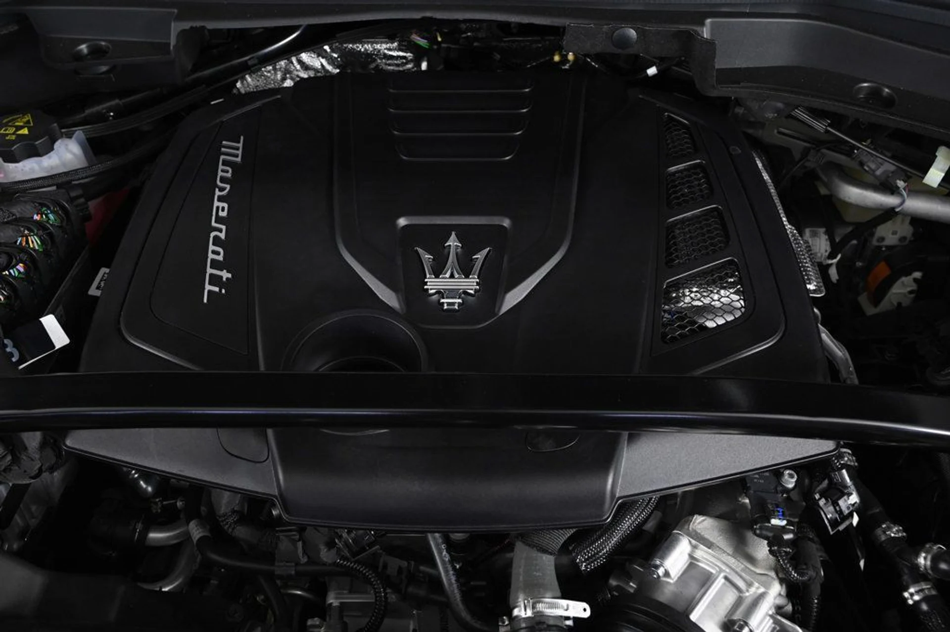 mph029_2312637199_used_2025_maserati_grecale_base_11350_22975680_29_1024_3d0b686fe9