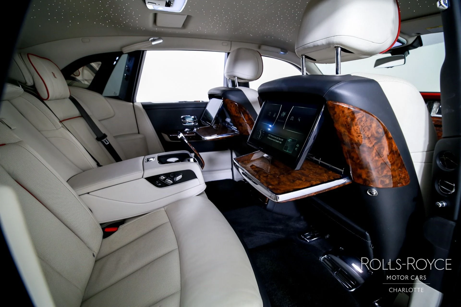 mph029_2318376395_Used_2019_Rolls_Royce_Phantom_1760804131_0e9a56289b