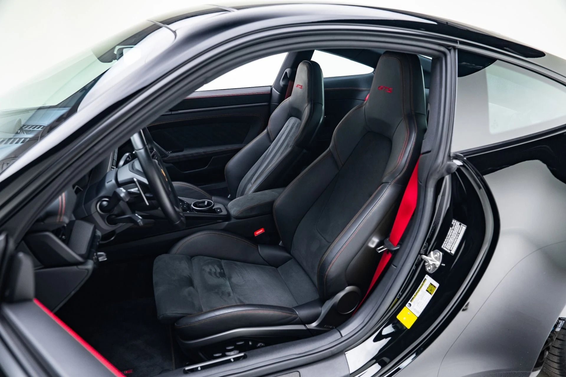 mph029_2320049803_Used_2024_Porsche_911_Carrera_GTS_1766089390_4a74b24c37