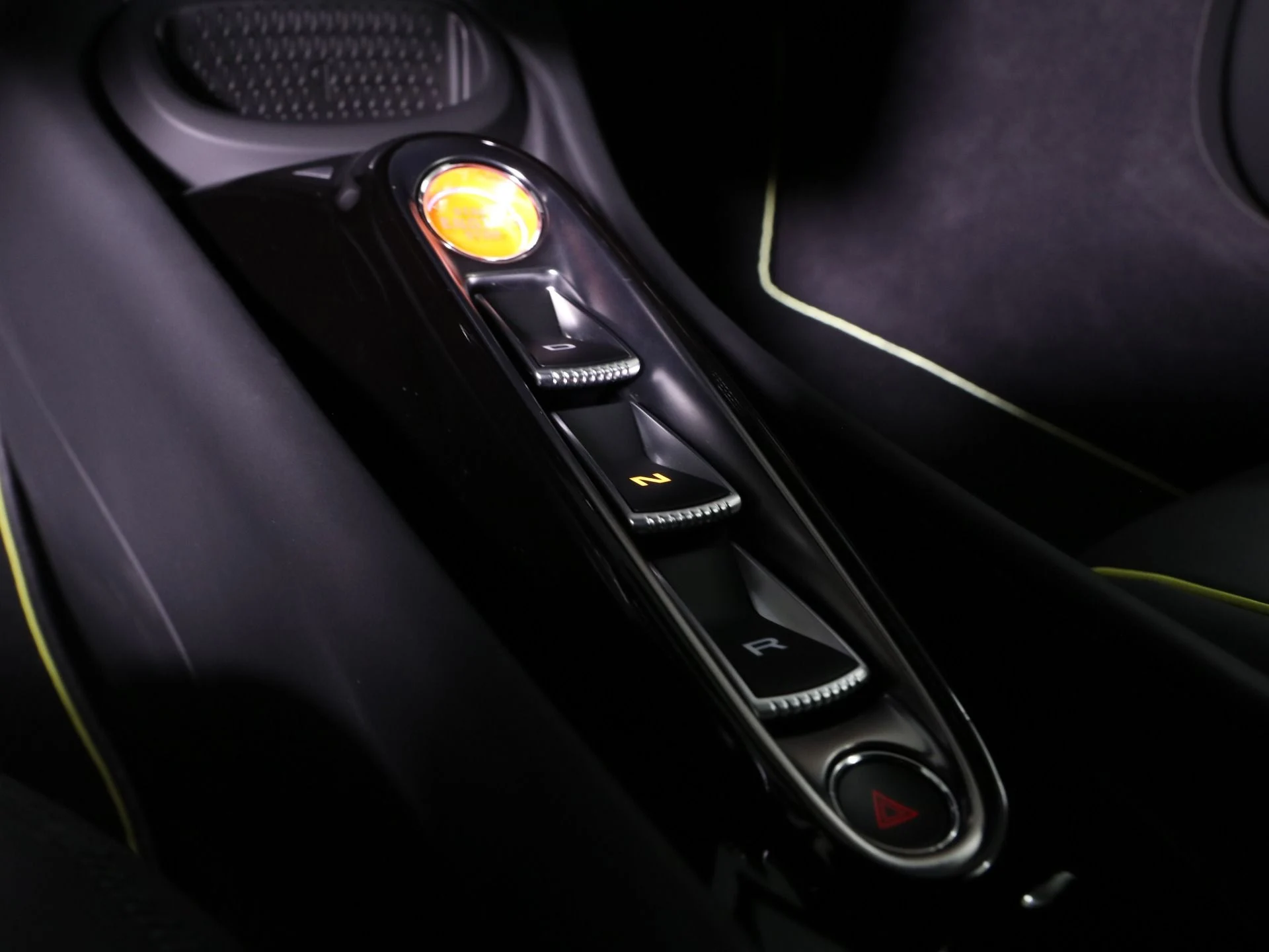 mph029_2335118894_Used_2025_Mc_Laren_Artura_Tech_Lux_1739225435_53f4387375