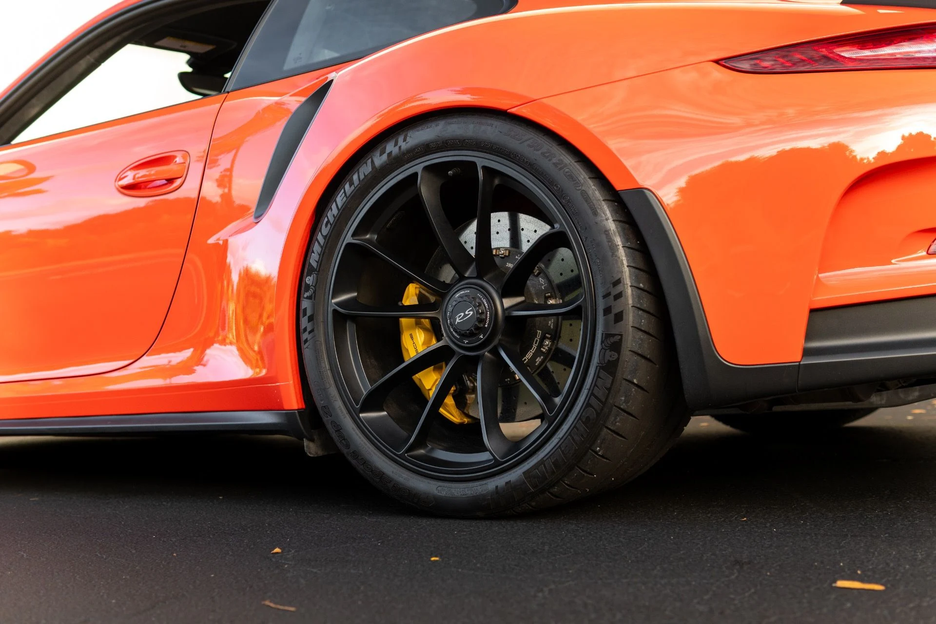 mph029_2340870928_Used_2016_Porsche_911_GT_3_RS_1766773556_1eaa4a7ddc