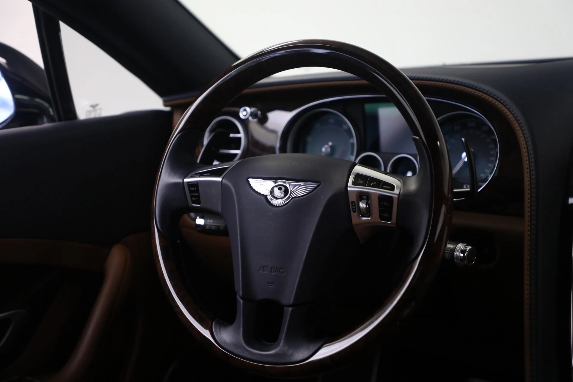 mph029_2346091022_Used_2013_Bentley_Continental_GT_V8_b8320513d0