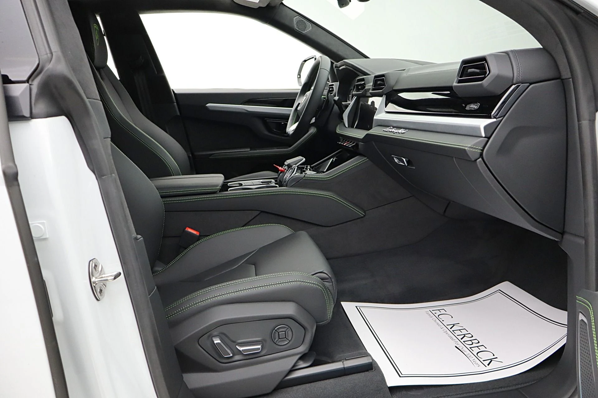 mph029_2346419967_New_2026_Lamborghini_Urus_SE_dc9758a5b5