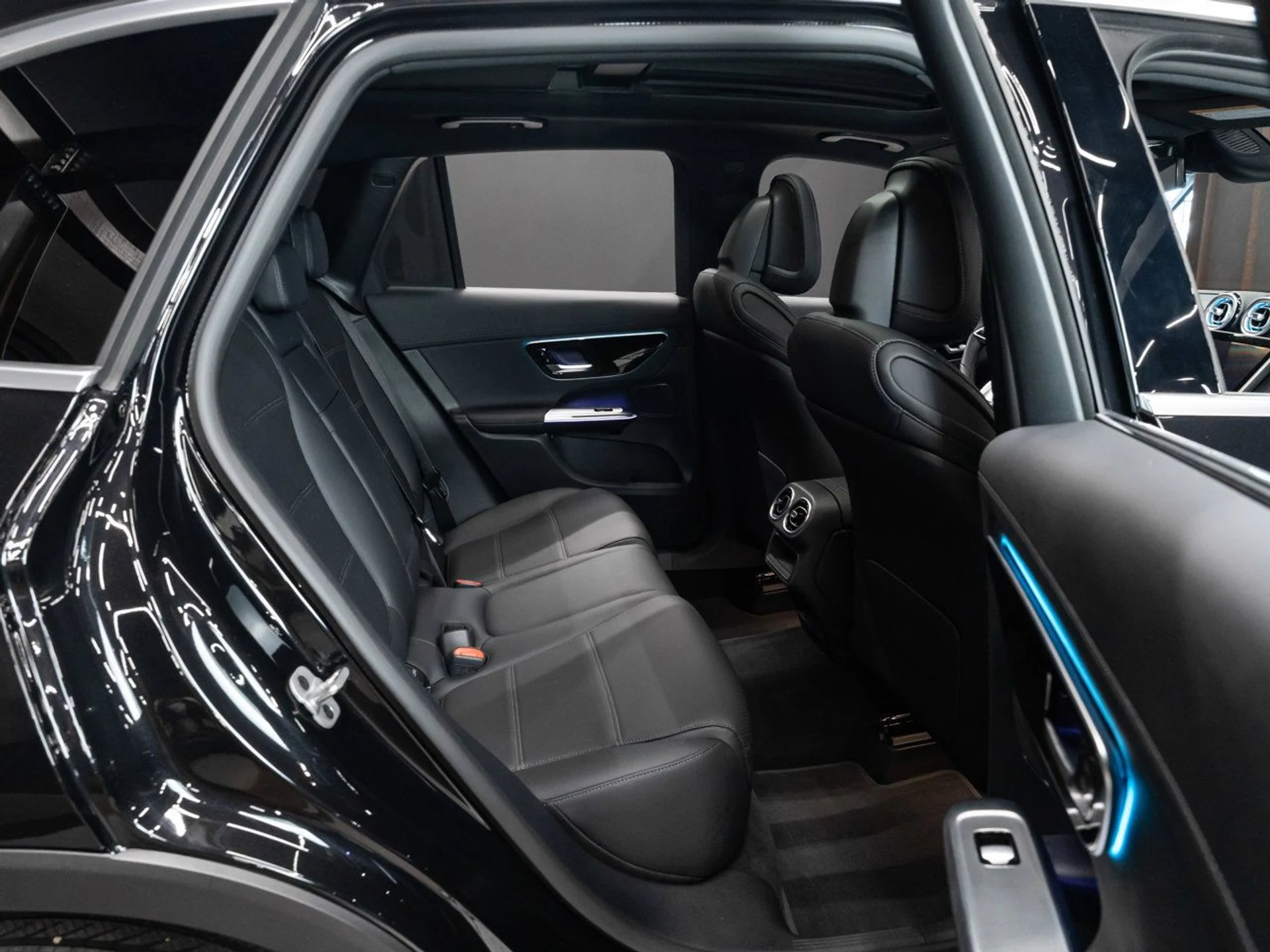 mph029_2351862550_mercedes_benz_glc_2025_0b4a3d78df