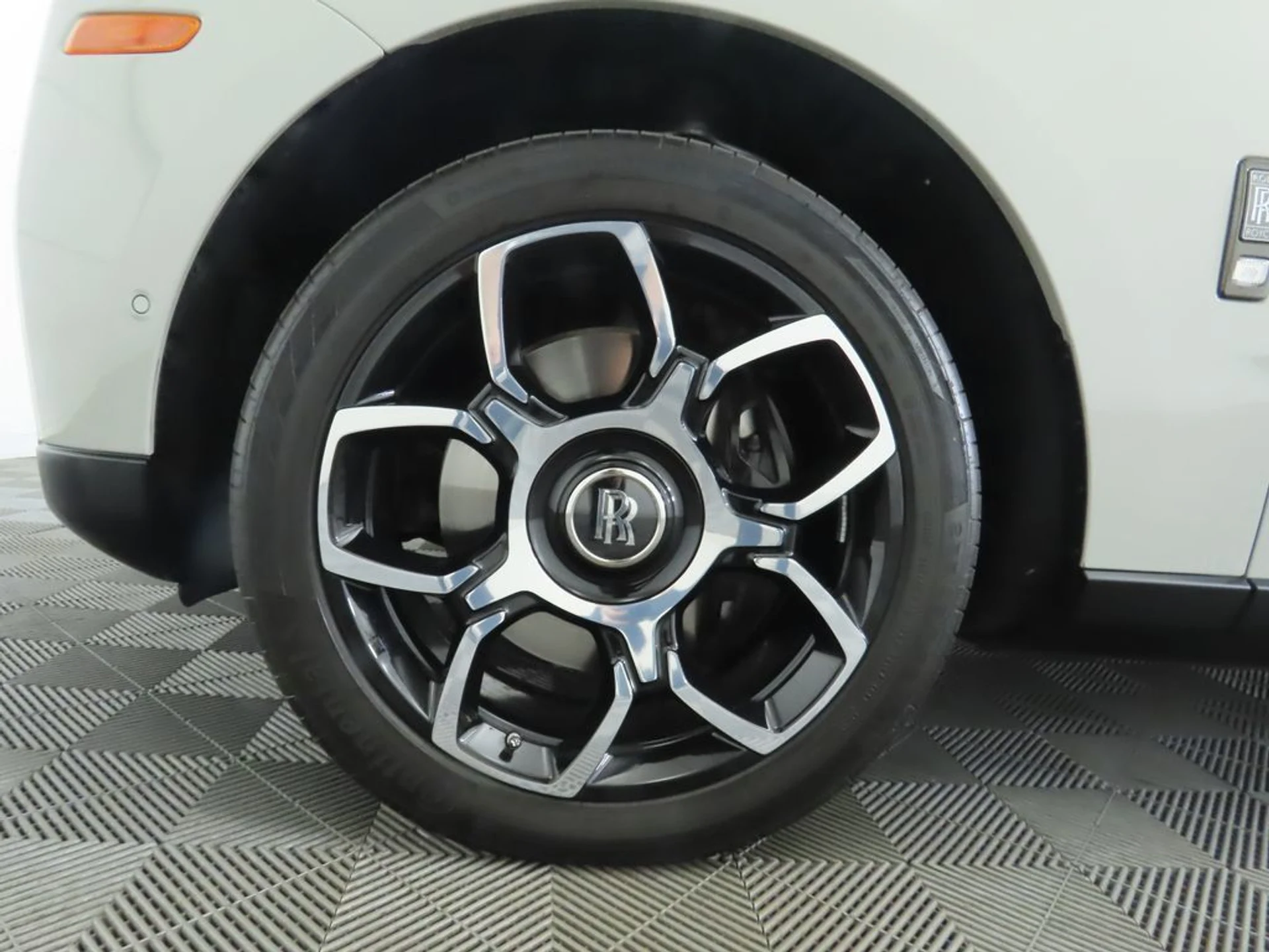 mph029_2352048939_used_2023_rolls_royce_cullinan_blackbadgesportutility_8119_22957248_30_1024_f496eb1b22