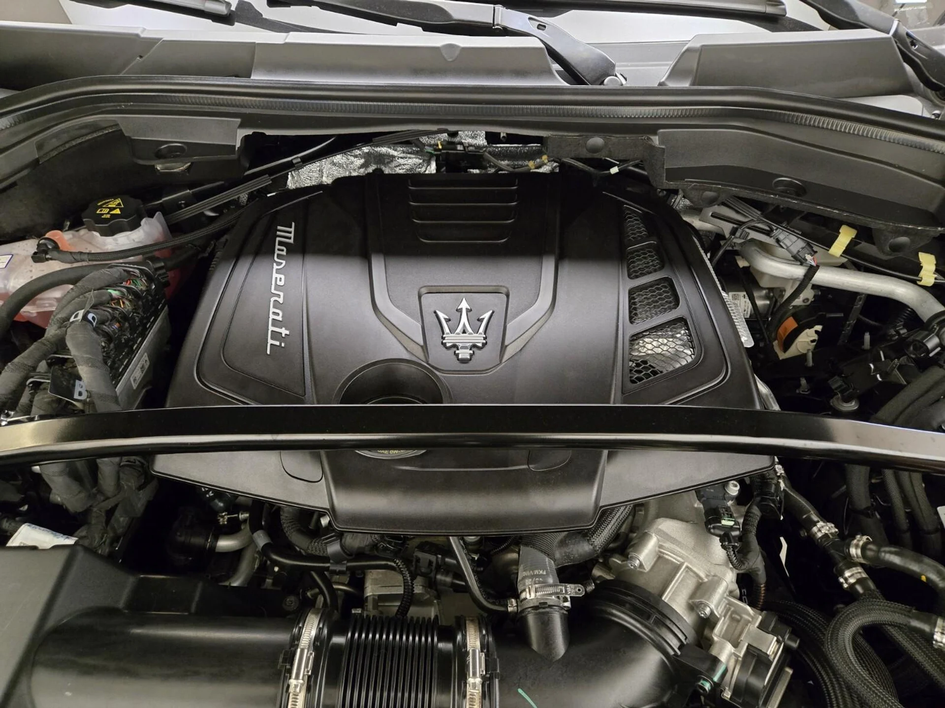 mph029_2353735607_Used_2023_Maserati_Grecale_GT_1763104561_e5ee0845bb