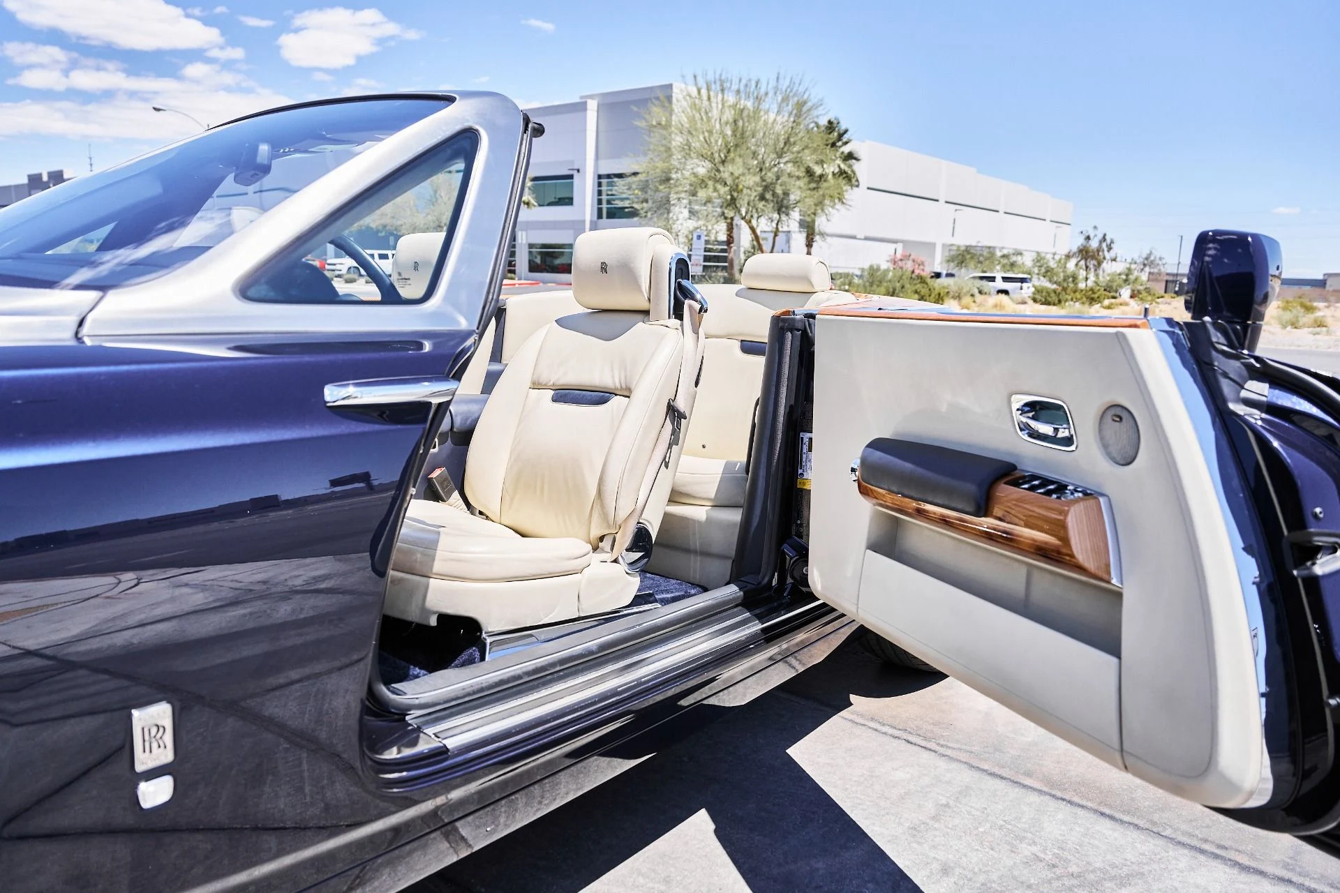 mph029_2357682156_Used_2009_Rolls_Royce_Phantom_Drophead_Coupe_Base_1779209666_e3ef7681a8