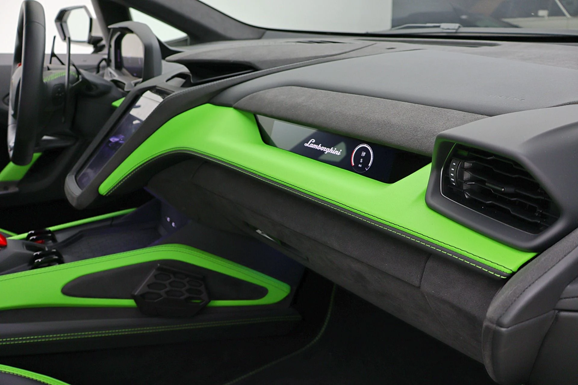 mph029_235785261_Used_2026_Lamborghini_Temerario_LEASE_OPTIONS_AVAILABLE_85bc458cb1