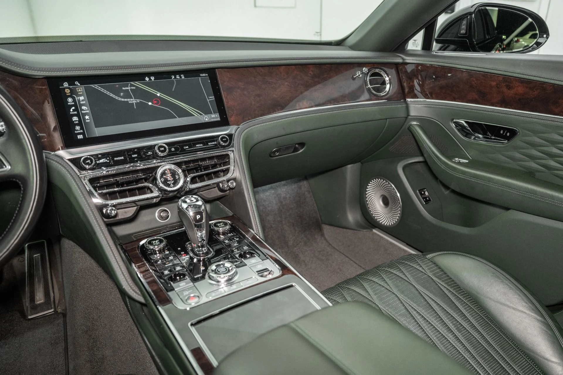mph029_2360198204_Used_2022_Bentley_Flying_Spur_V8_1761057059_35051f65a0
