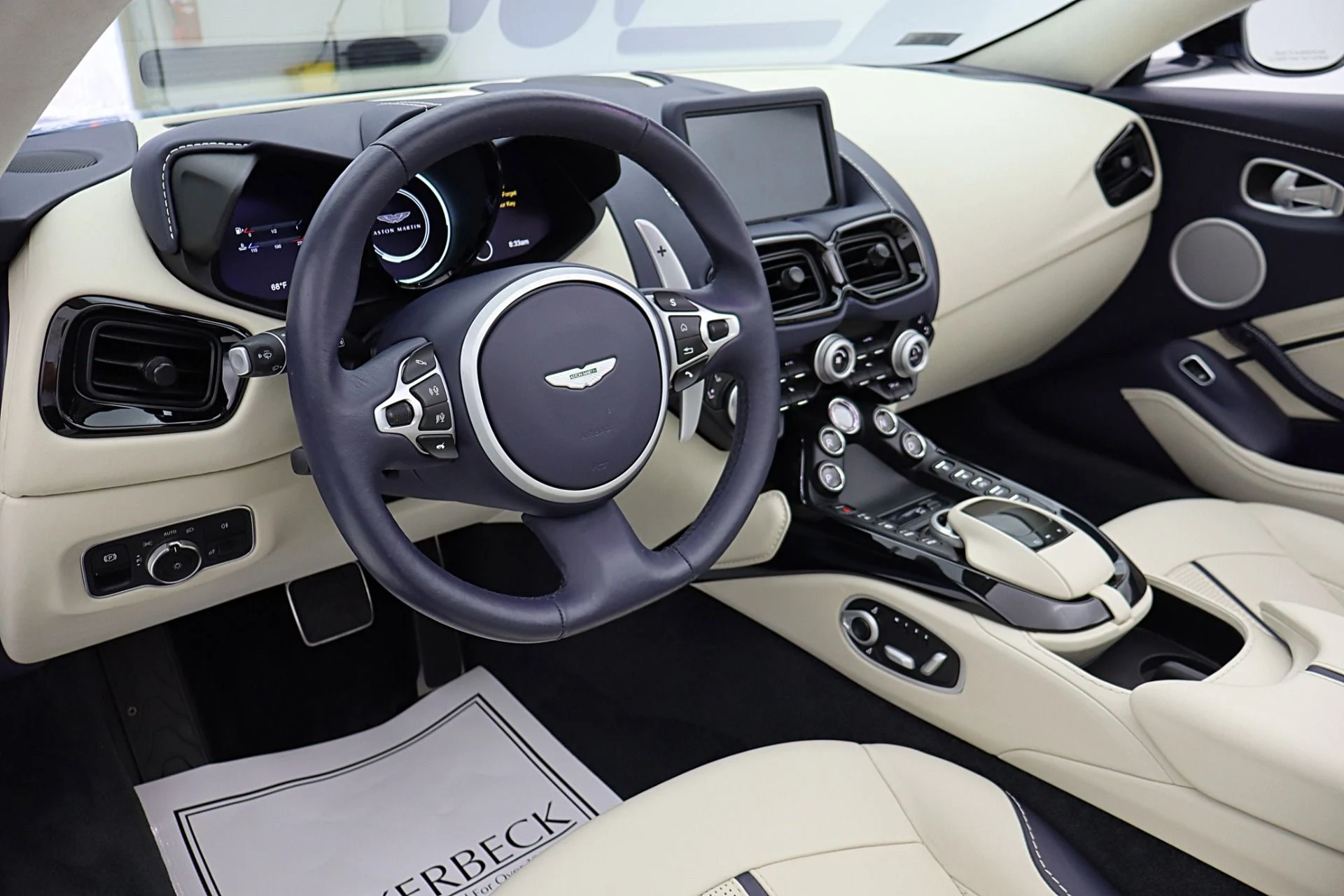 mph029_2360363885_Used_2022_Aston_Martin_Vantage_Roadster_d3723e659e
