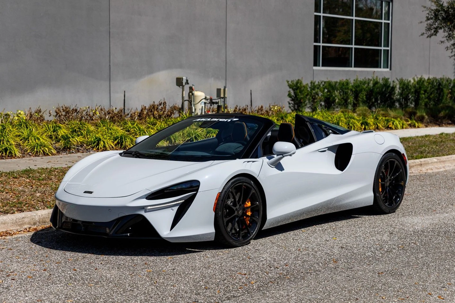 mph029_2364043076_473_p30_l_39360784e6