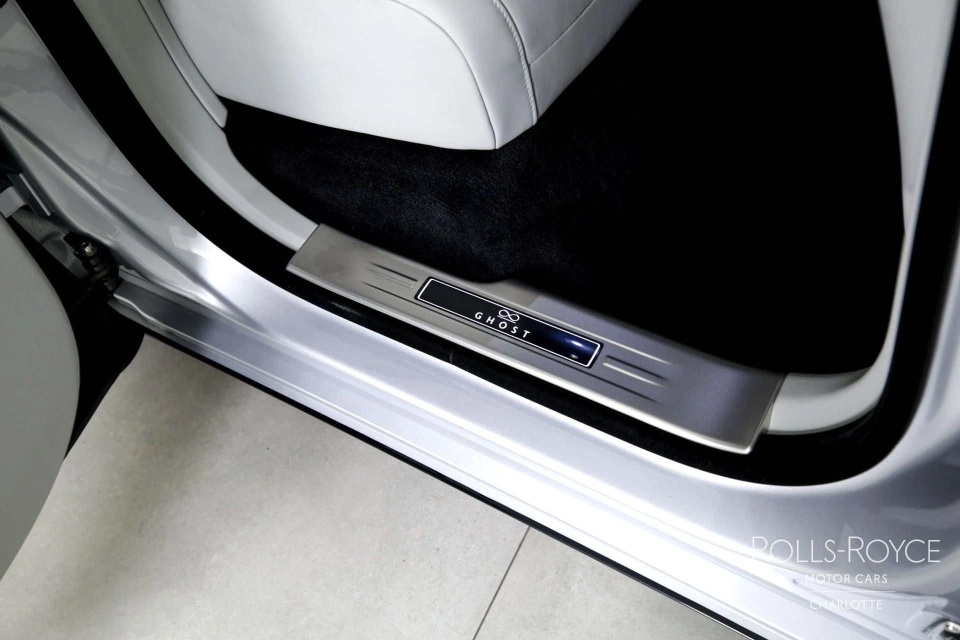 mph029_236598031_Used_2022_Rolls_Royce_Black_Badge_Ghost_1713469373_cb38e533ff