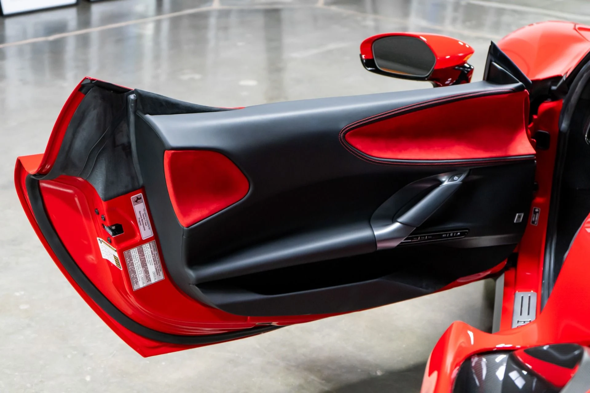 mph029_2375456067_Used_2023_Ferrari_SF_90_Stradale_1758051798_617705f912