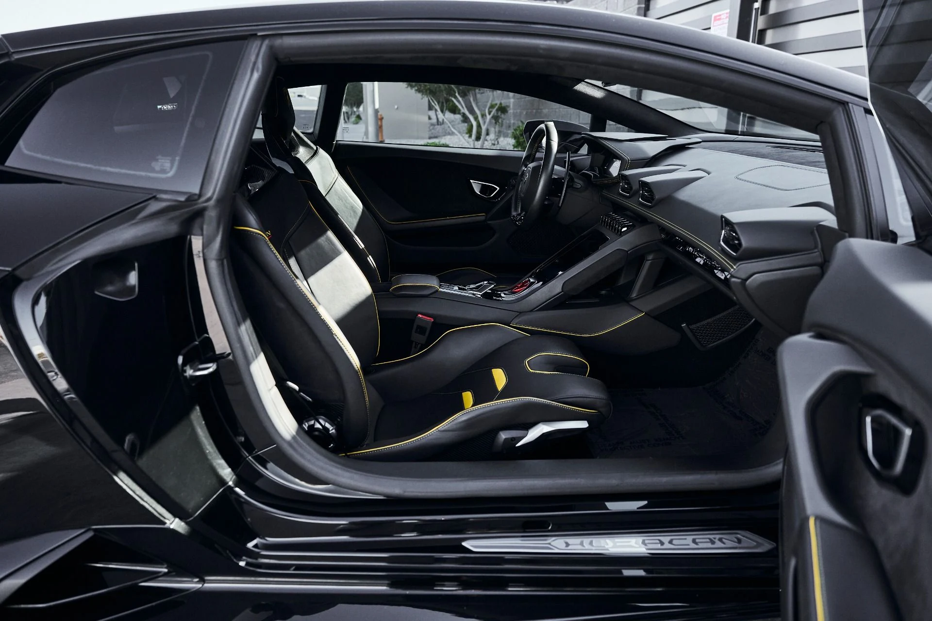 mph029_2389935879_Used_2021_Lamborghini_Huracan_EVO_Base_1774404976_c106c7edf2