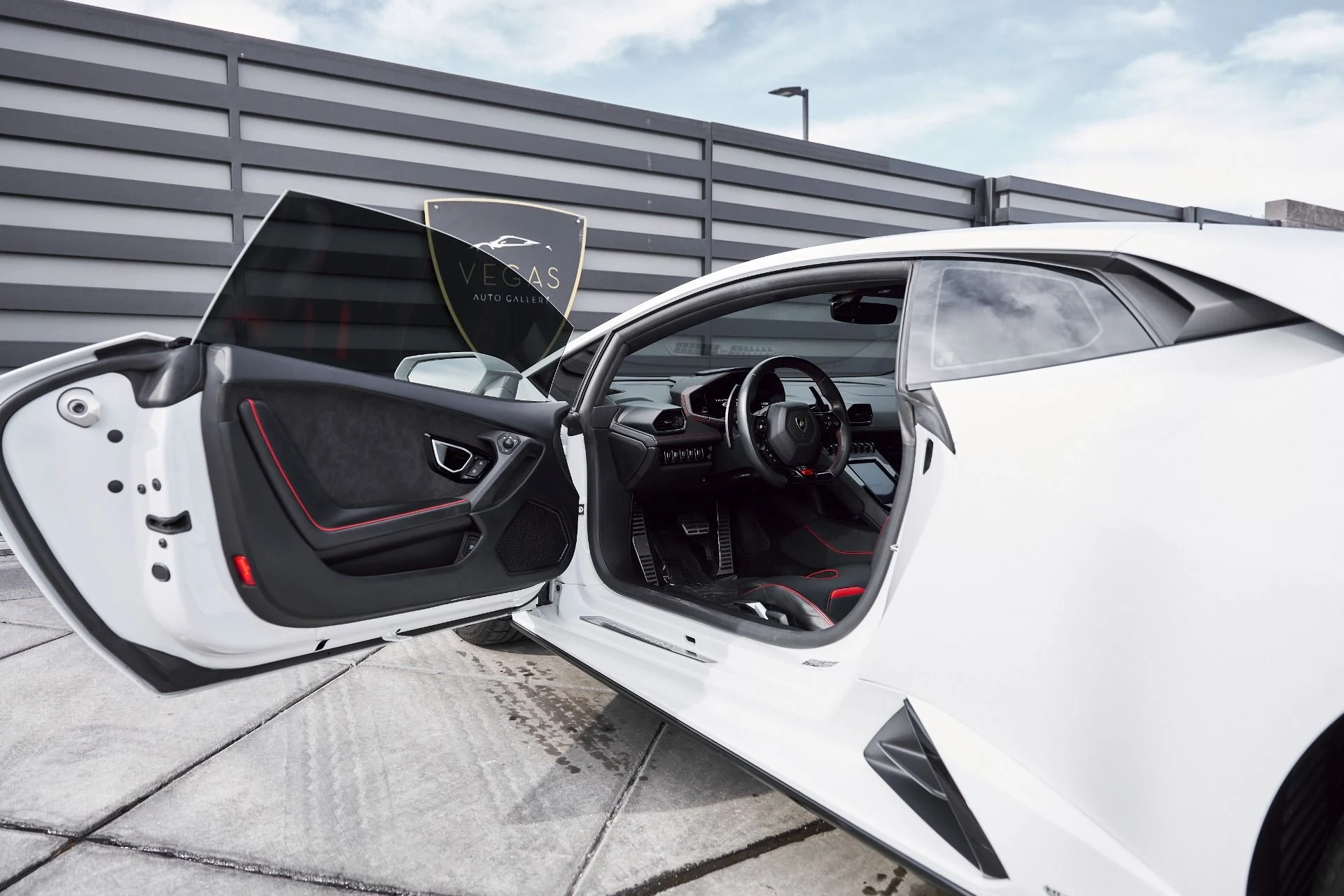 mph029_2394365848_Used_2020_Lamborghini_Huracan_EVO_1768438599_cde4e77f73