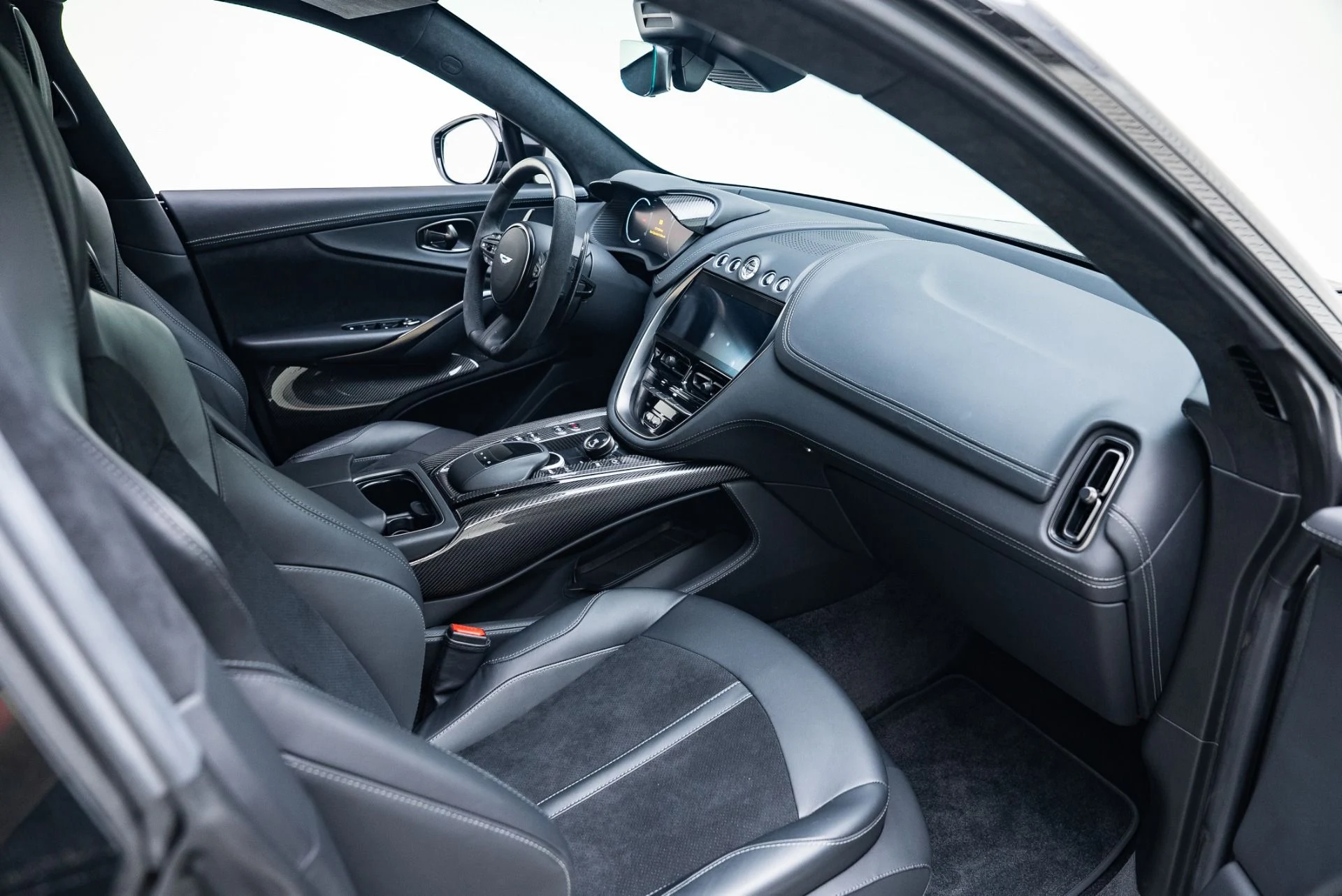 mph029_2396815288_Used_2023_Aston_Martin_DBX_707_1767147113_d86a37e147