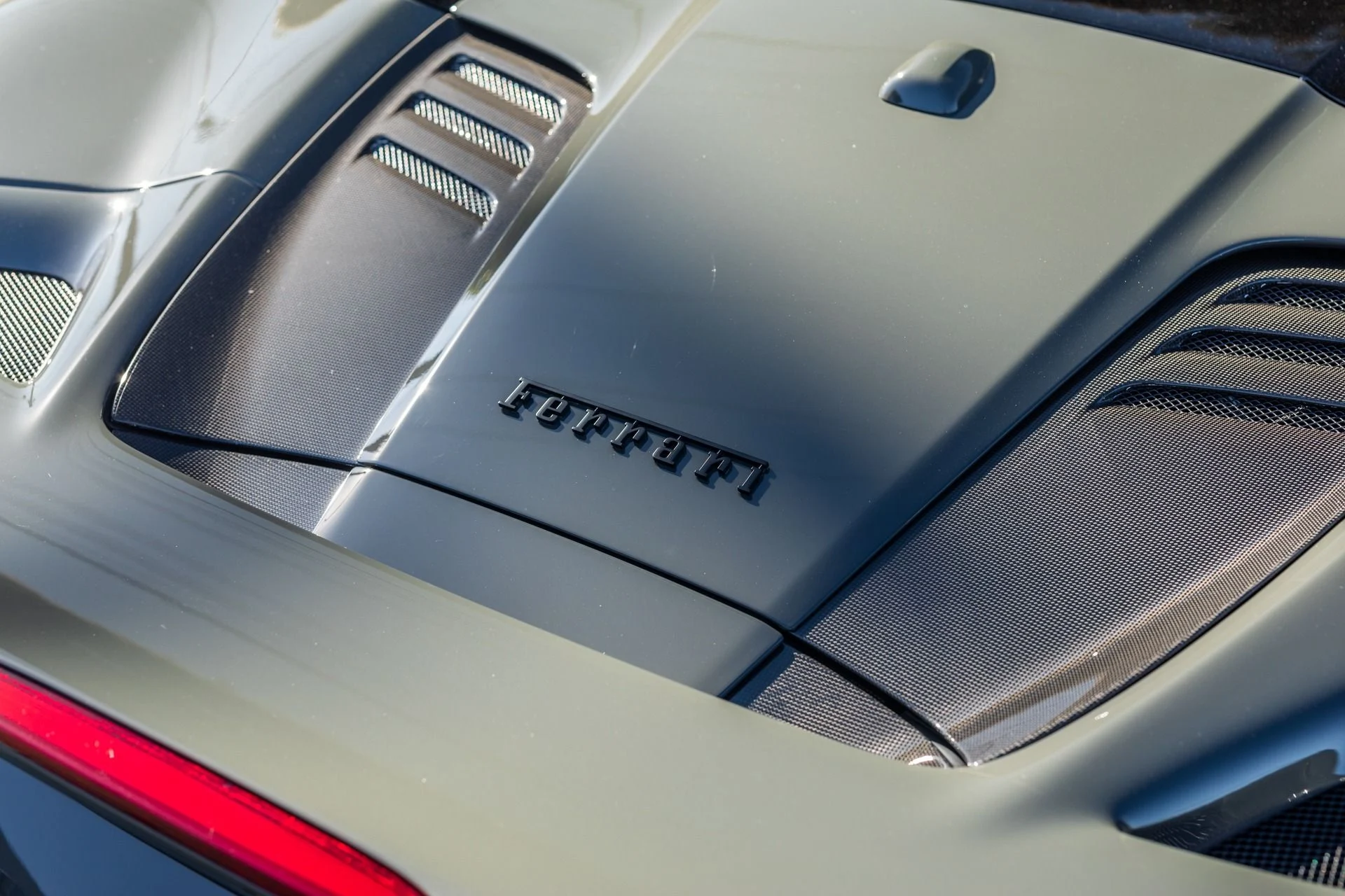 mph029_2404623409_Used_2023_Ferrari_F8_Spider_1736988448_834feadc21