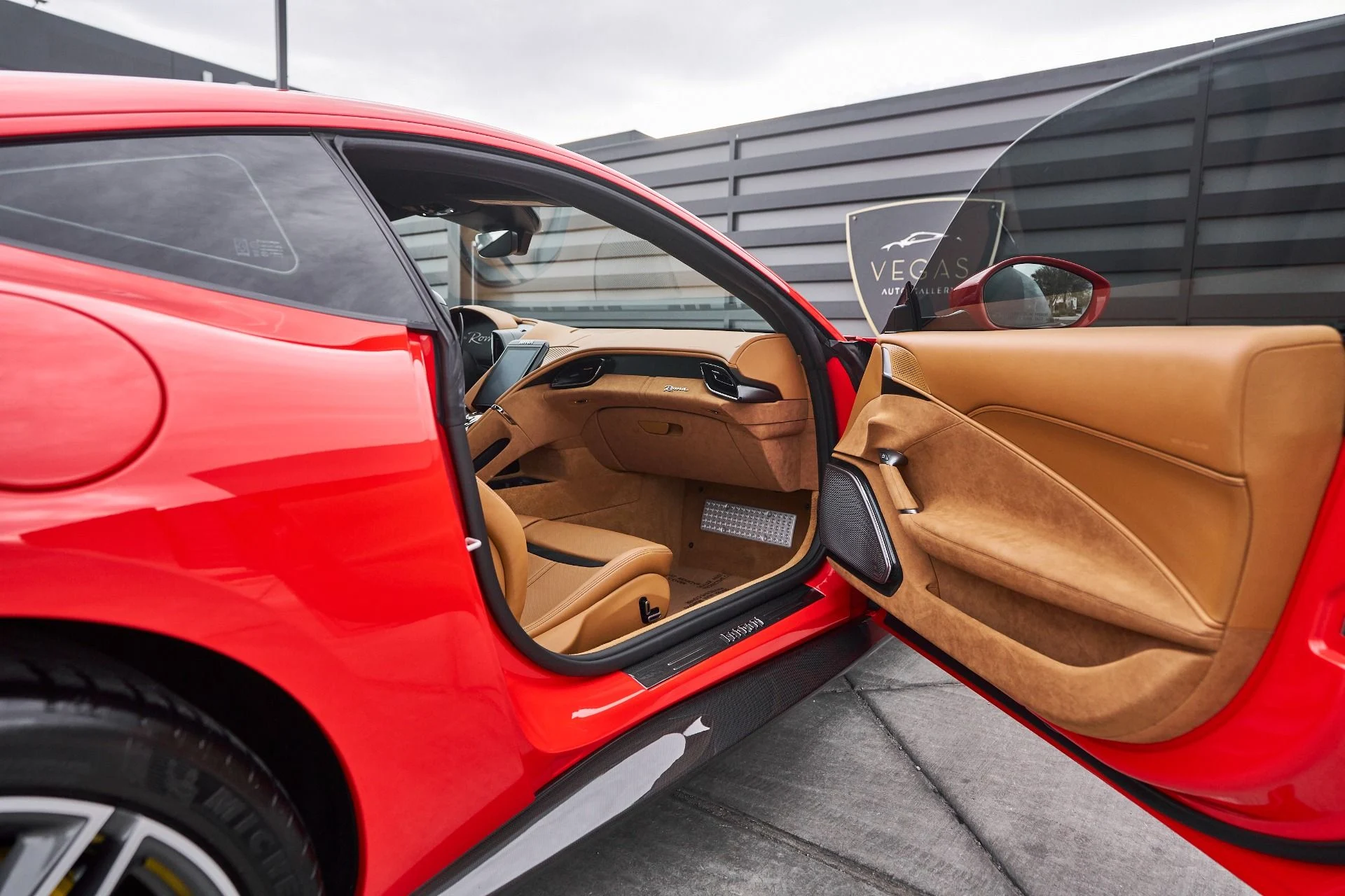 mph029_2407138001_Used_2023_Ferrari_Roma_Base_1761599035_81ae8cd88c