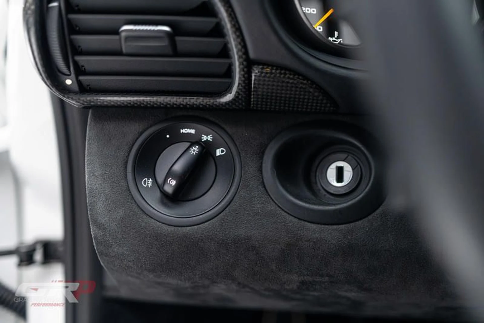 mph029_2420941813_686_EEBF_7_95_B0_49_C0_94_A1_4_F69_D54_AF_49_A_367028e0f8