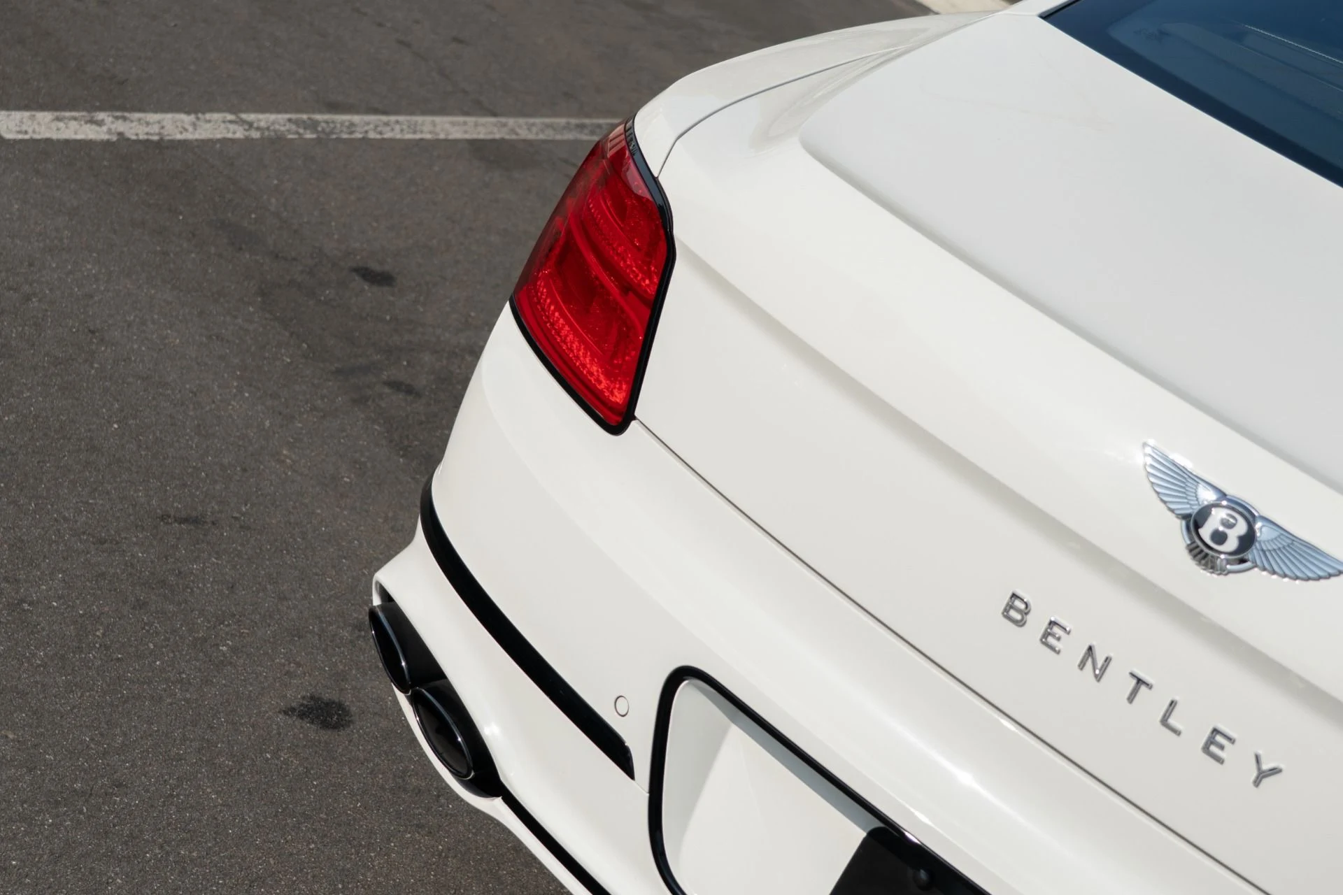 mph029_2430774430_Used_2024_Bentley_Flying_Spur_Edition_8_1757964811_477b1e31c8