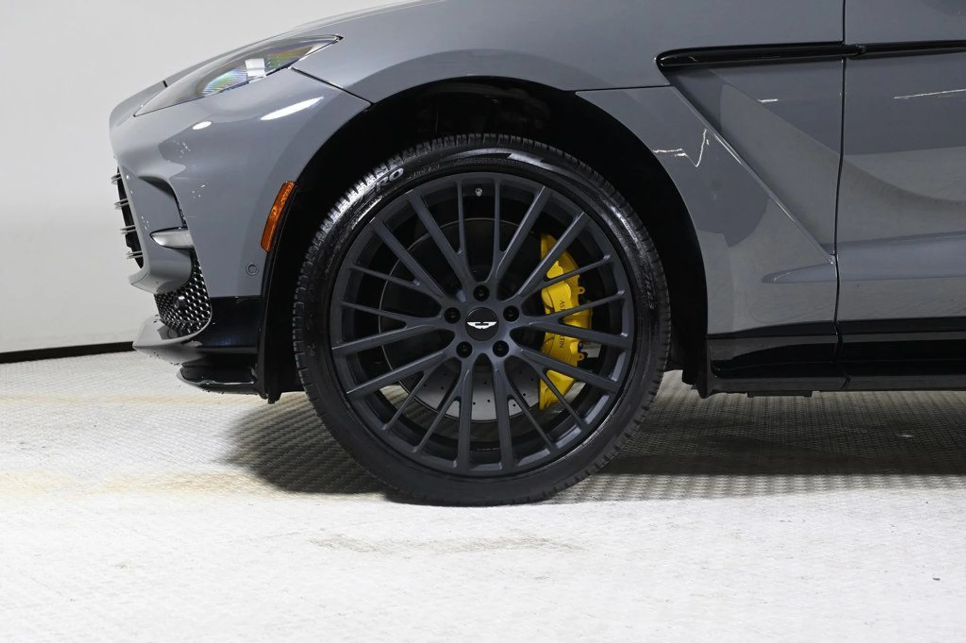 mph029_2431233758_used_2025_aston_martin_dbx_707_11350_22966426_29_1024_ce466d6f85