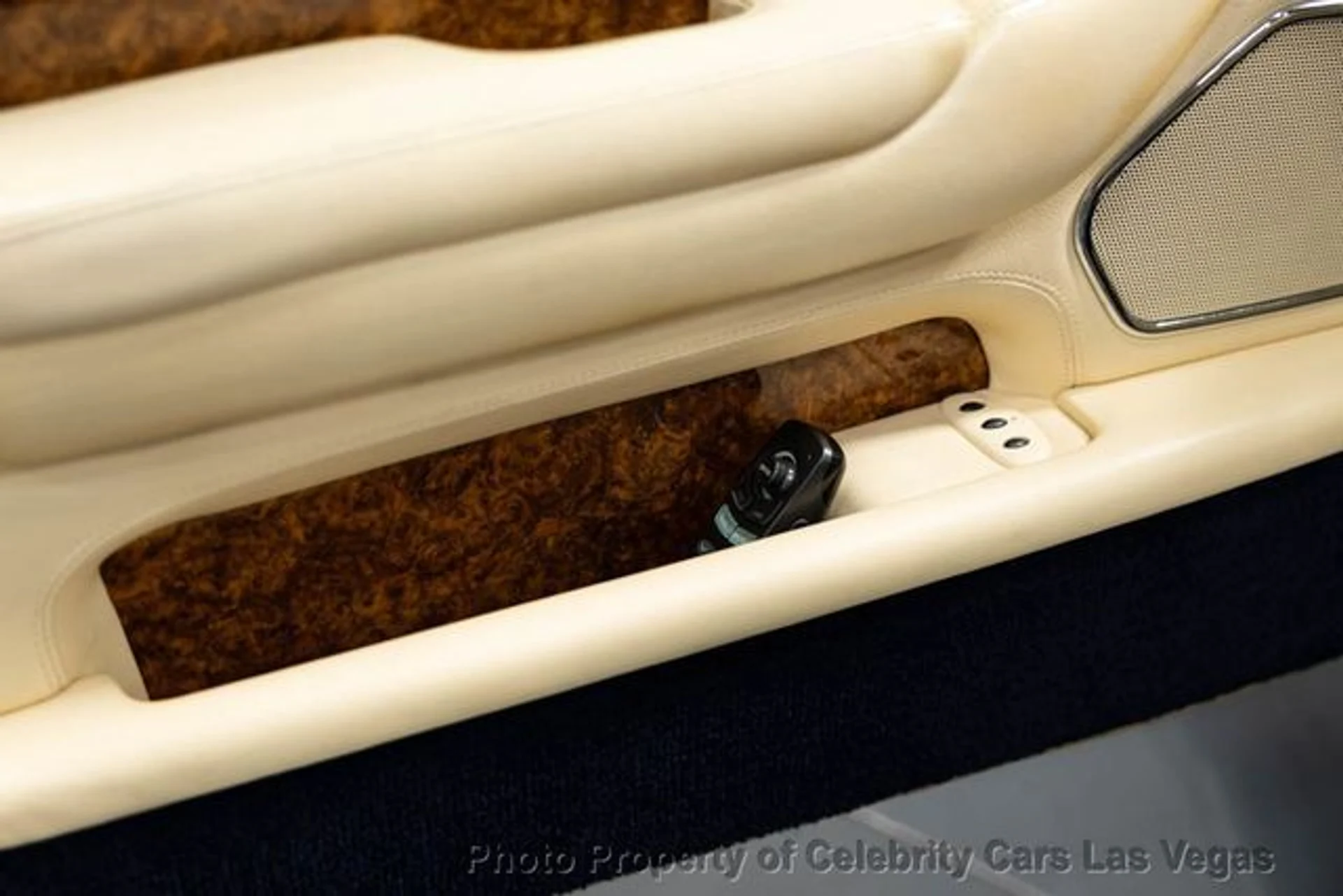 mph029_2437506588_used_2002_rolls_royce_silver_seraph_lastofline1of120forus170totalworldwide_9707_23079302_34_640_75102feaa5