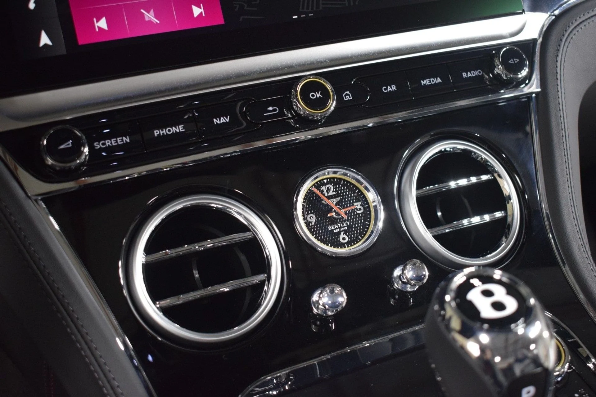 mph029_2439184888_42ed5f0b9eeb625d384349fe290eccccx_e8676472af