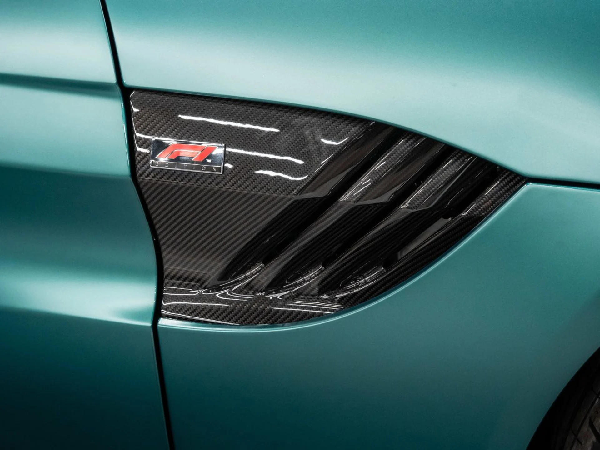 mph029_2457260939_aston_martin_vantage_2023_c290223e59