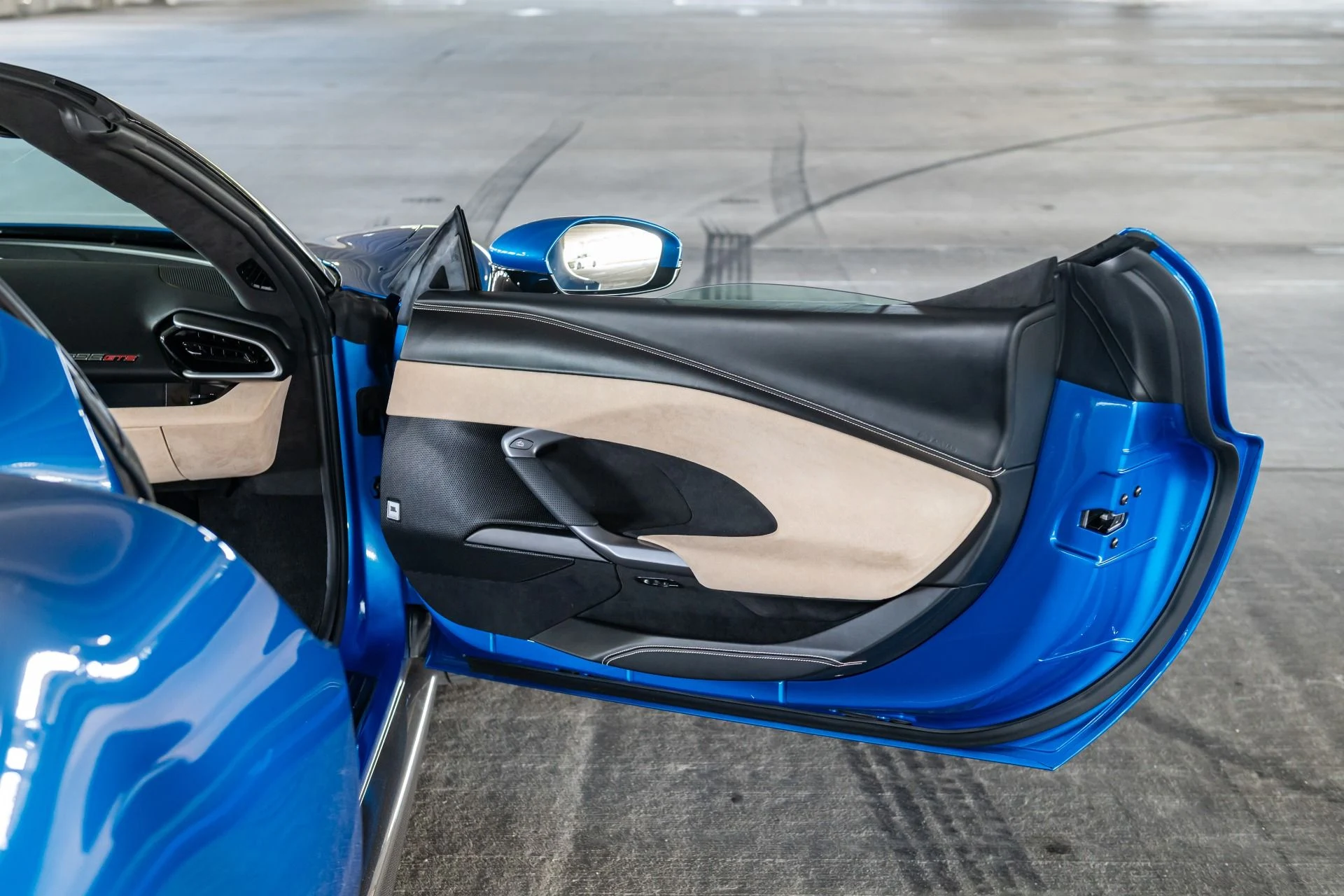 mph029_2457781148_Used_2024_Ferrari_296_GTS_1761687517_a90fe5ea71