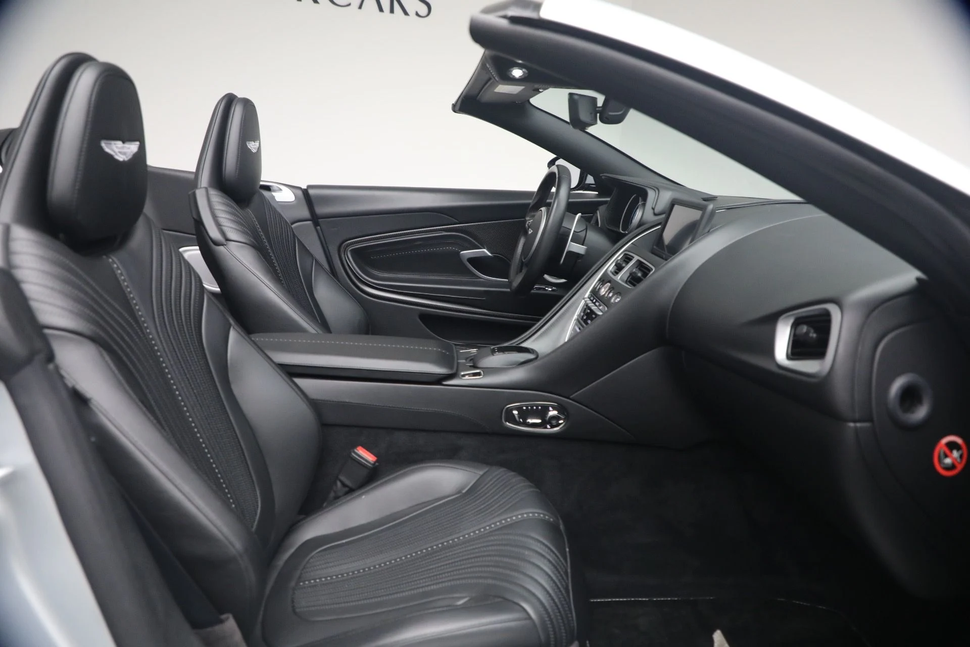 mph029_2468690100_Used_2019_Aston_Martin_DB_11_Volante_1781362325_fbf019be13