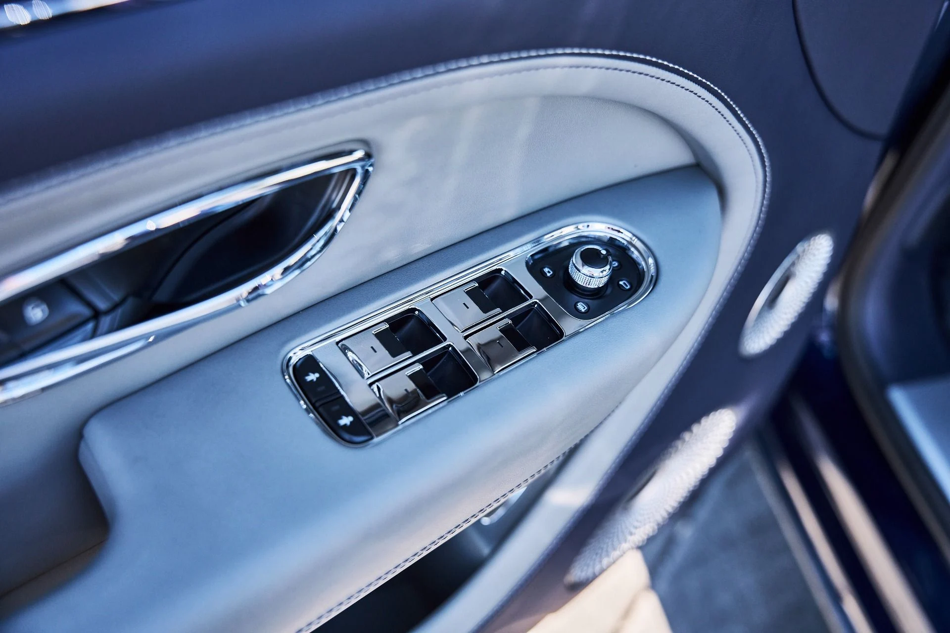 mph029_2472343170_Used_2025_Bentley_Bentayga_EWB_1780709393_edb131ca48