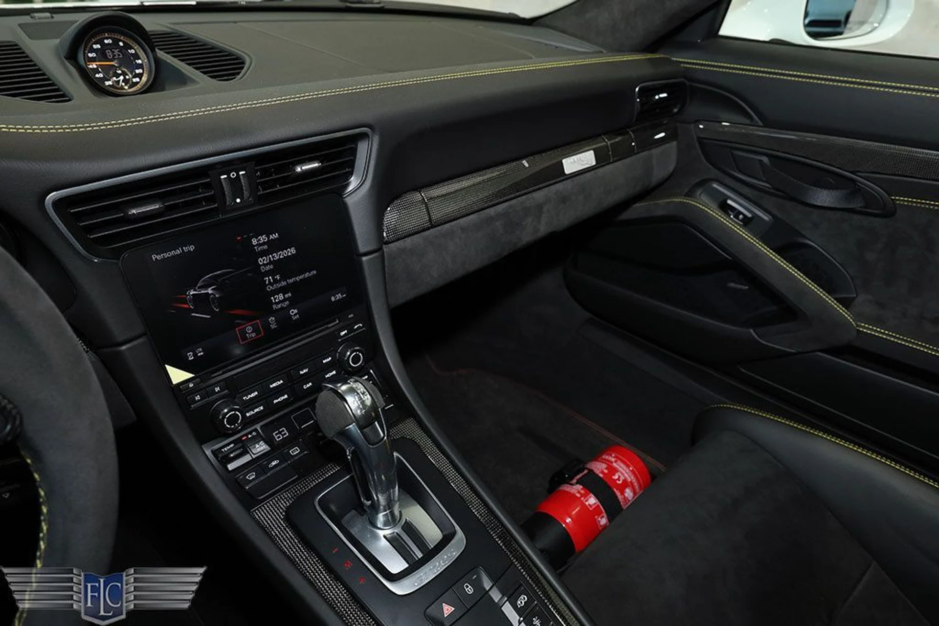 mph029_2474264780_used_2018_porsche_911_gt2rs_9689_22985277_30_1024_2fd71d9282