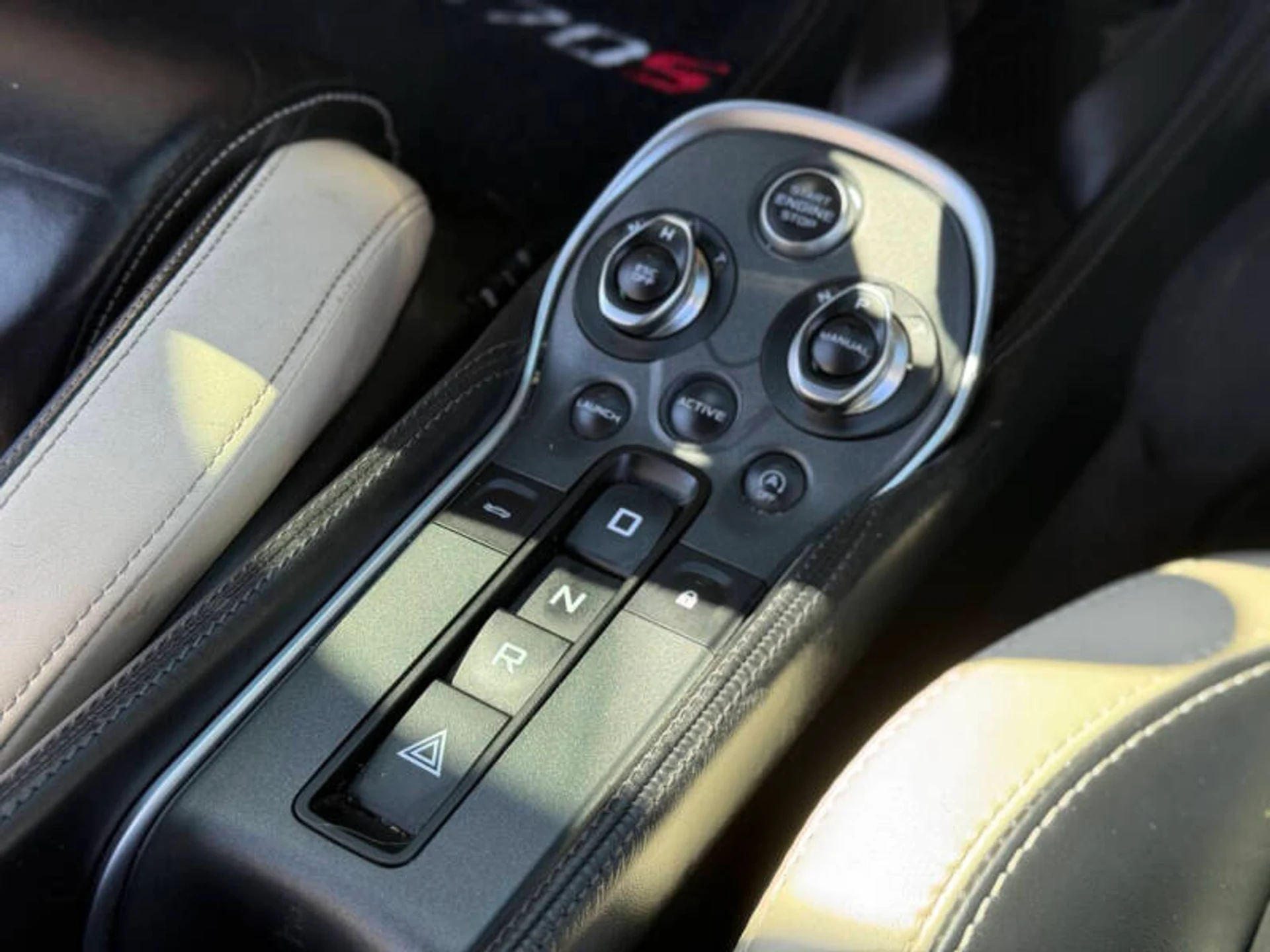 mph029_2475992592_2016_mclaren_570s_base_2dr_coupe_2b1e106939