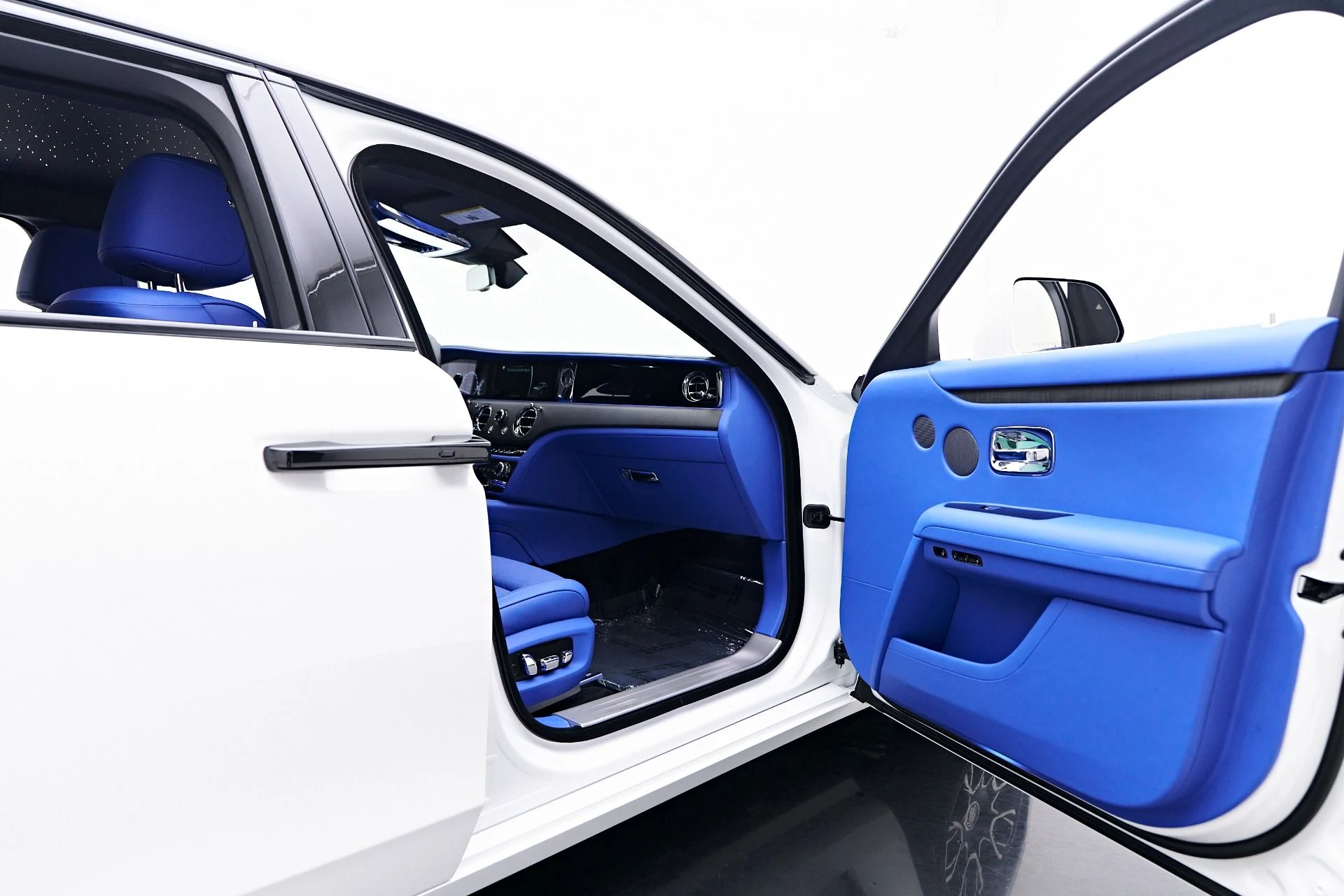 mph029_249521084_Used_2024_Rolls_Royce_Ghost_Base_1757190828_5abc9fbf65