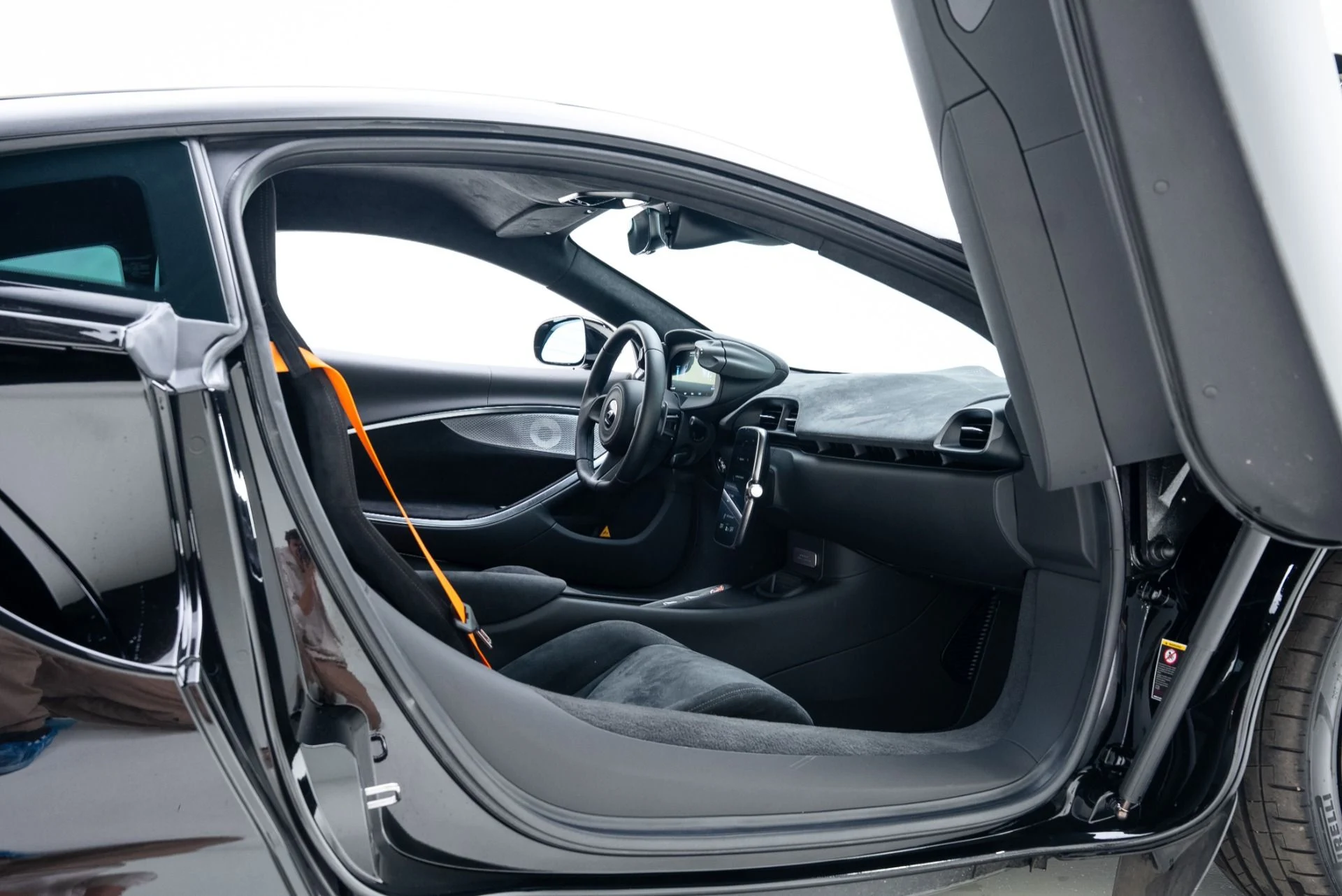 mph029_249871376_Used_2026_Mc_Laren_Artura_1770152566_4d6a600b0d