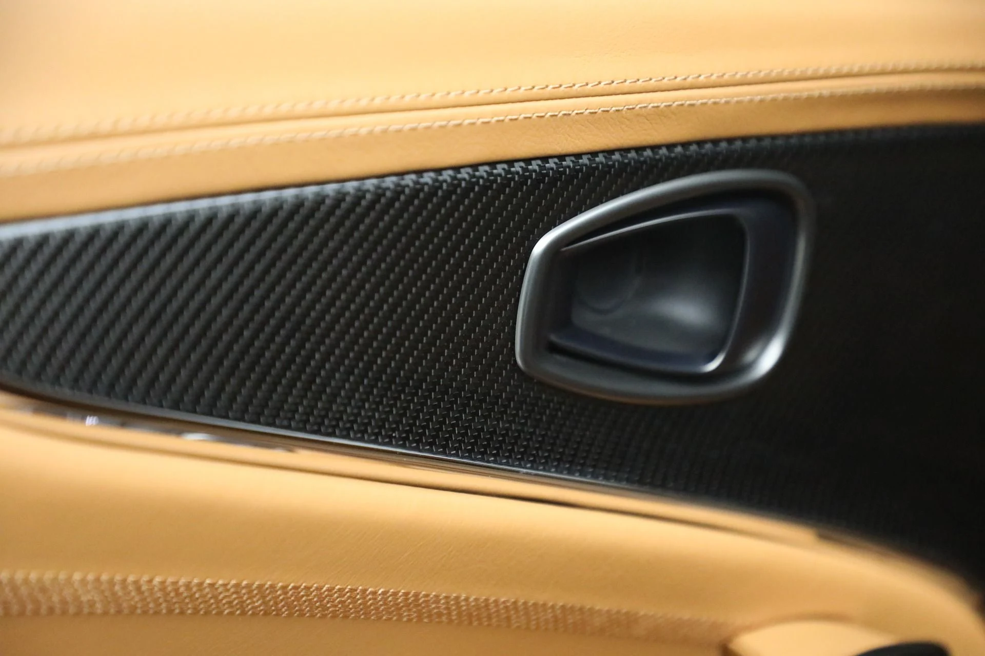 mph029_2501207613_New_2026_Aston_Martin_DBX_707_1766528371_f65c467d39