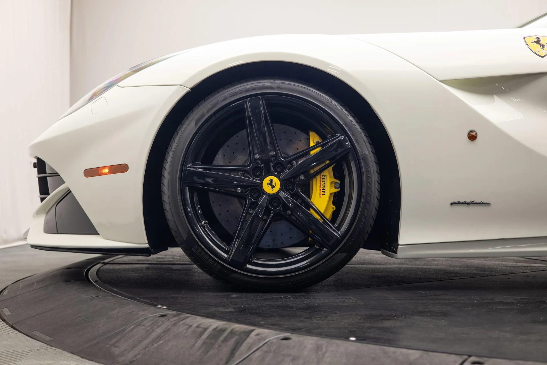 mph029_2513360942_Used_2014_Ferrari_F12berlinetta_Berlinetta_1755332552_fdd6d78179
