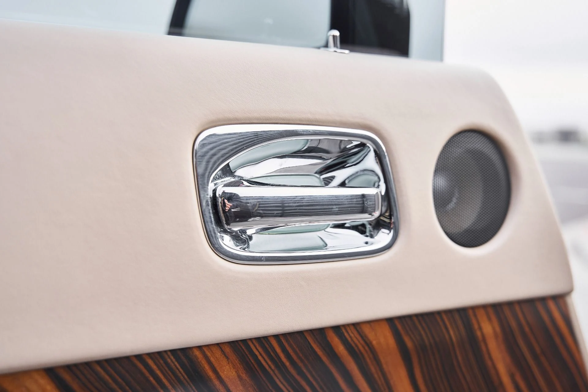 mph029_2516234241_Used_2014_Rolls_Royce_Wraith_Base_1767150980_7b217c31c7