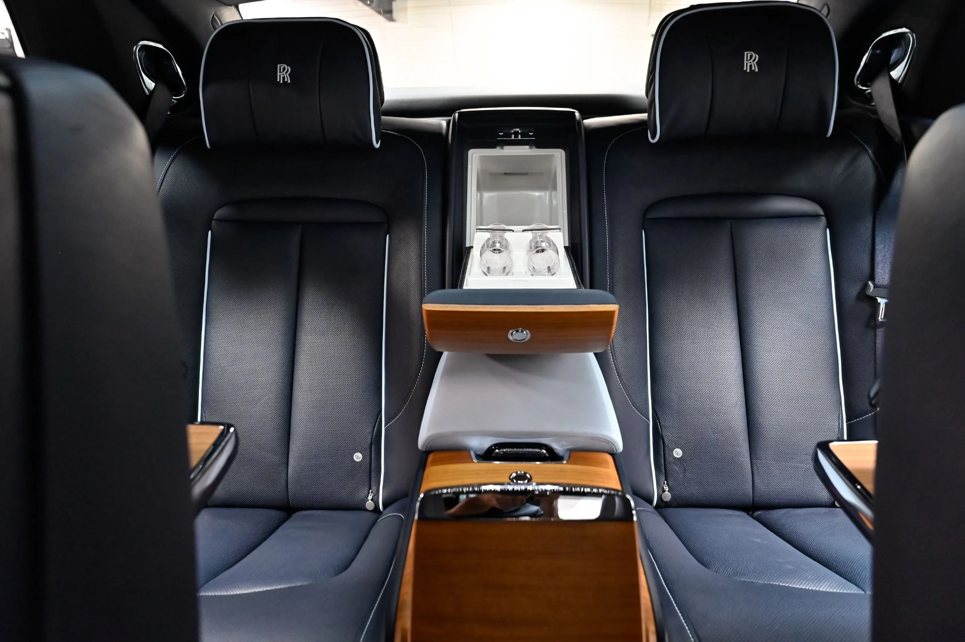mph029_2537790390_Used_2021_Rolls_Royce_Ghost_Base_1788893206_8a7a97213c